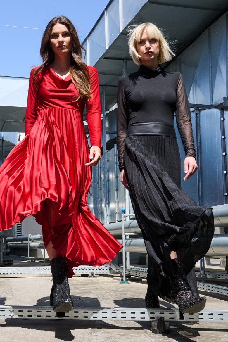 detail 345-517 šaty plisé dlouhé