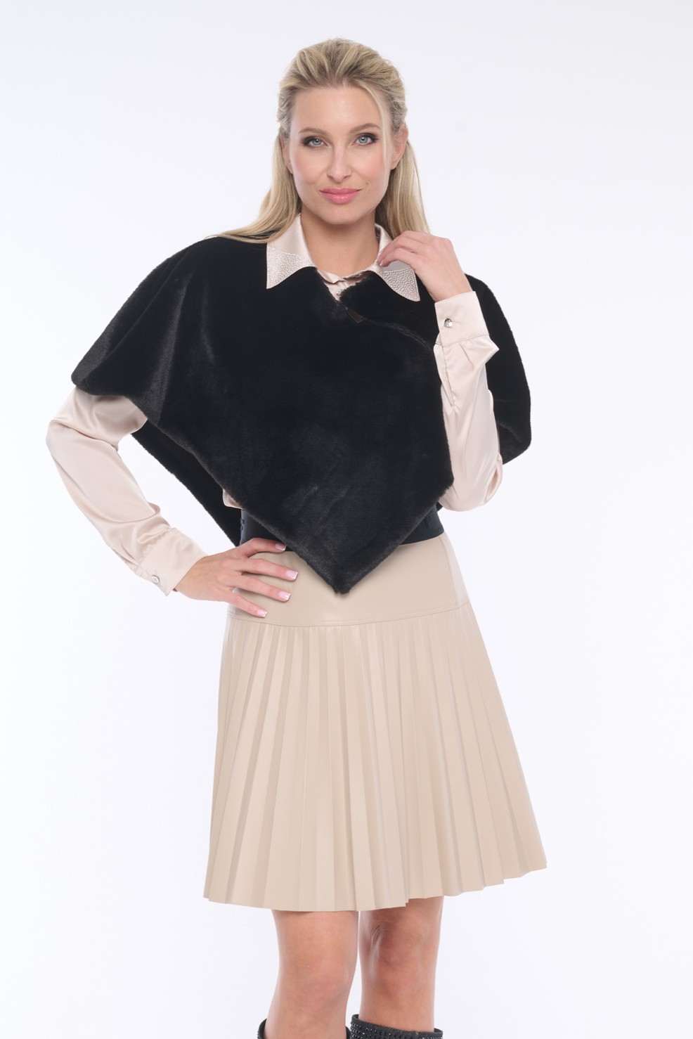 detail 954-144 kožešinové pončo