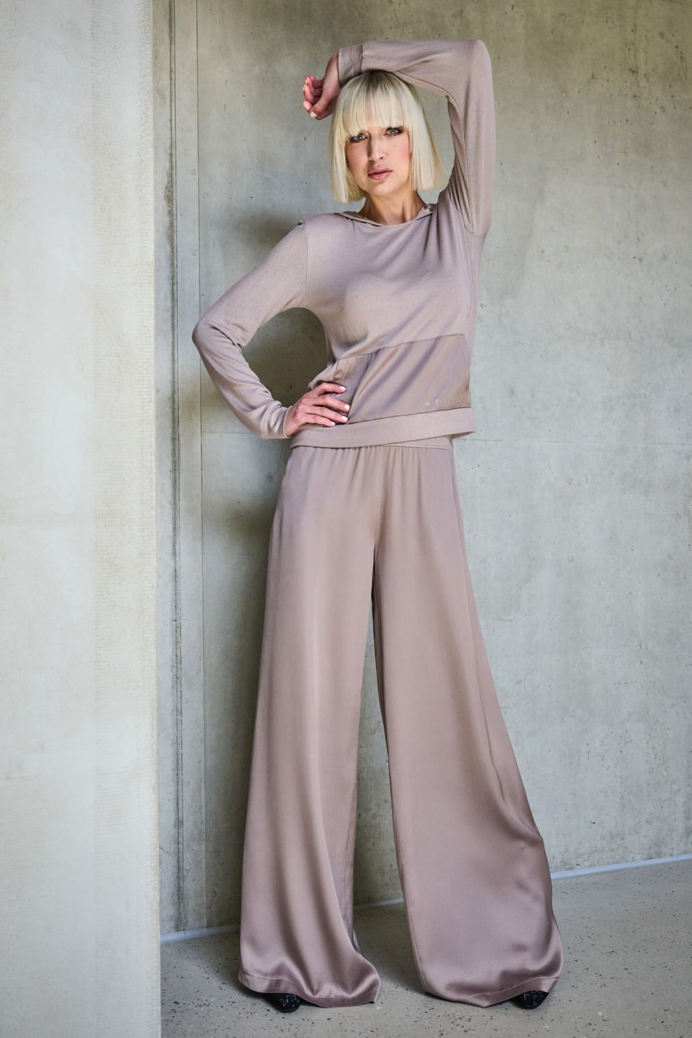 243-689 mikina - svetřík