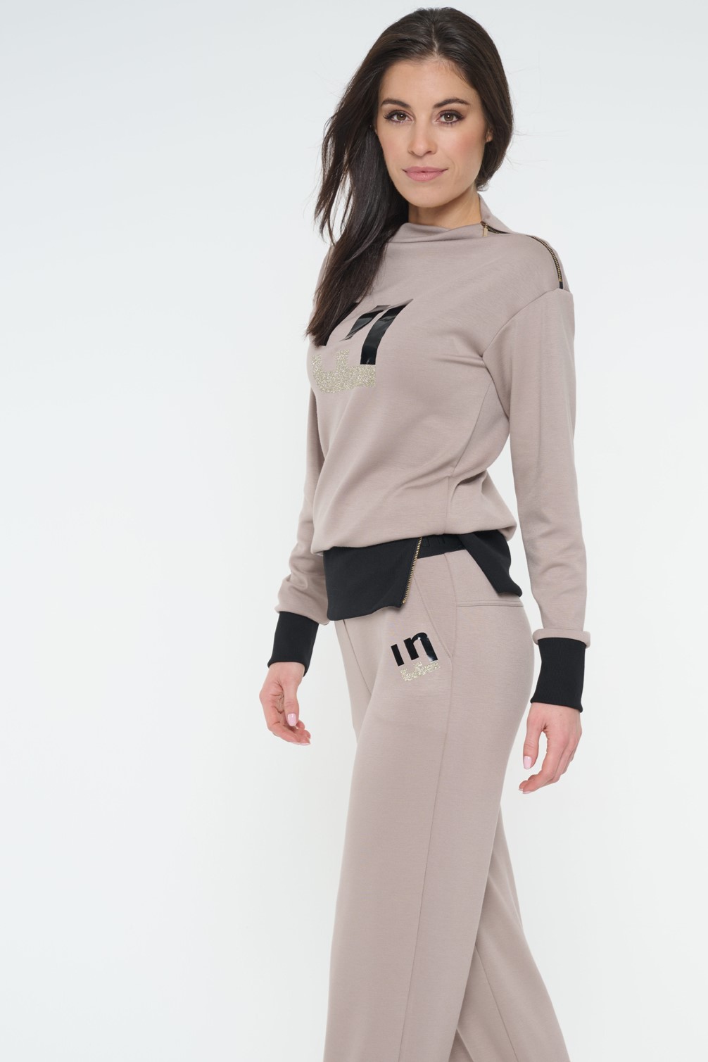 detail 251-714 mikina se zipy