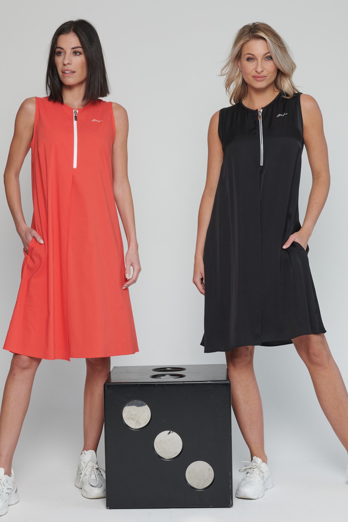 detail 332-393K šaty