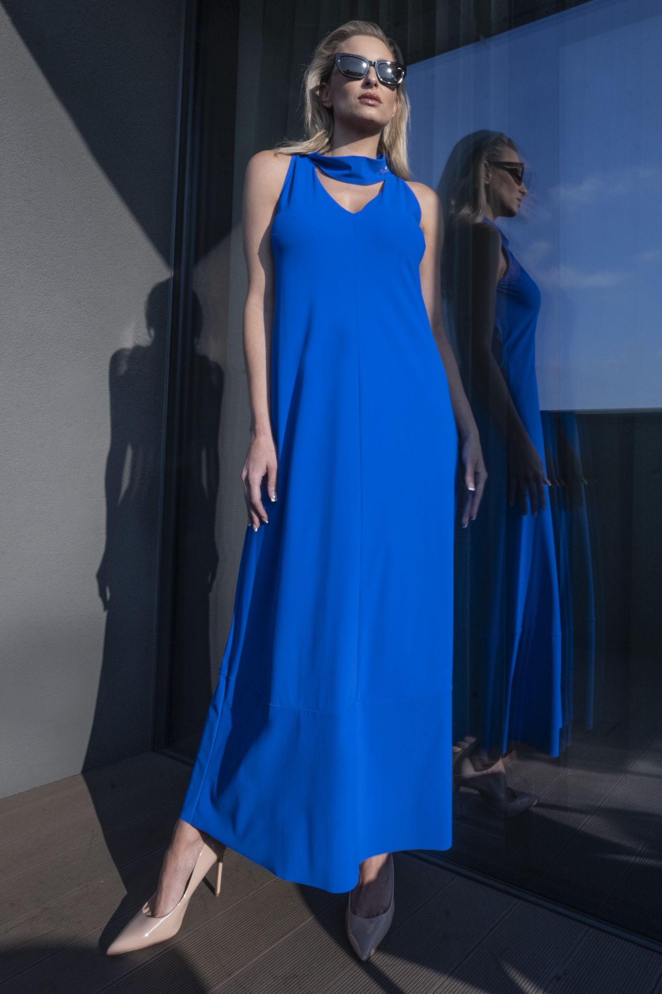 detail 362-615 šaty volné se stojákem