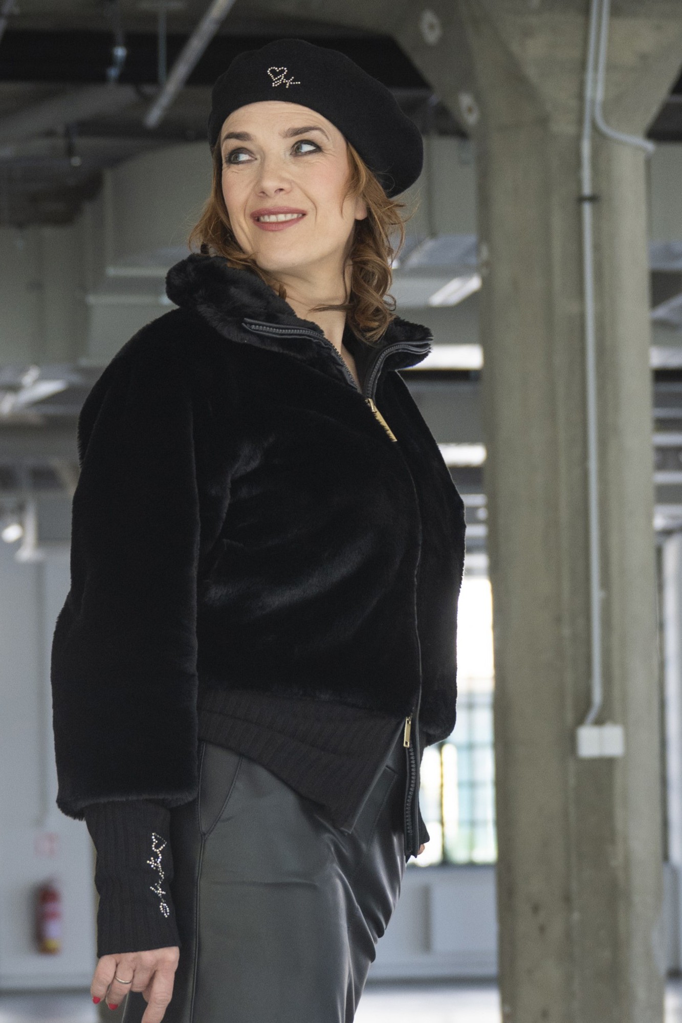 detail 964-147 baret s krystaly