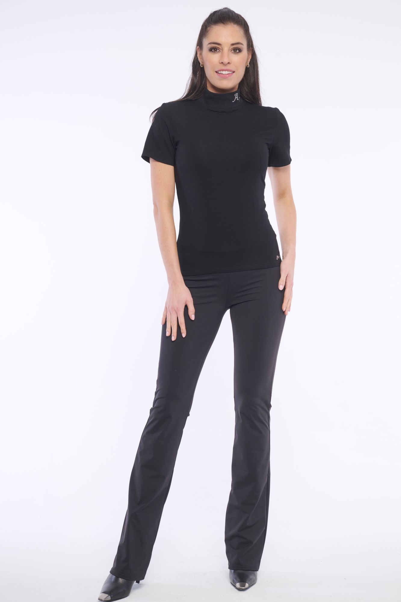 detail 200-775 triko s monogramem