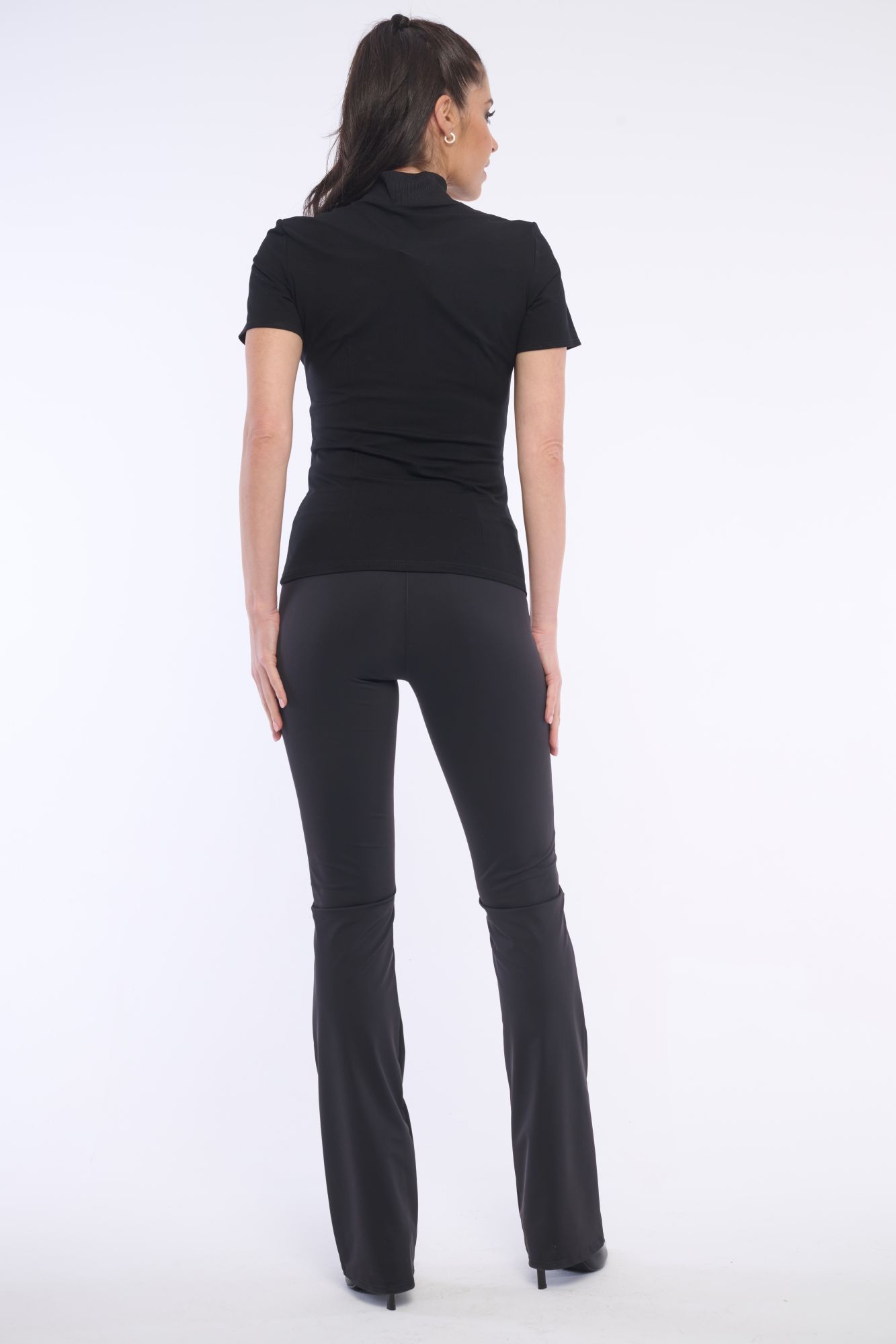 detail 200-775 triko s monogramem