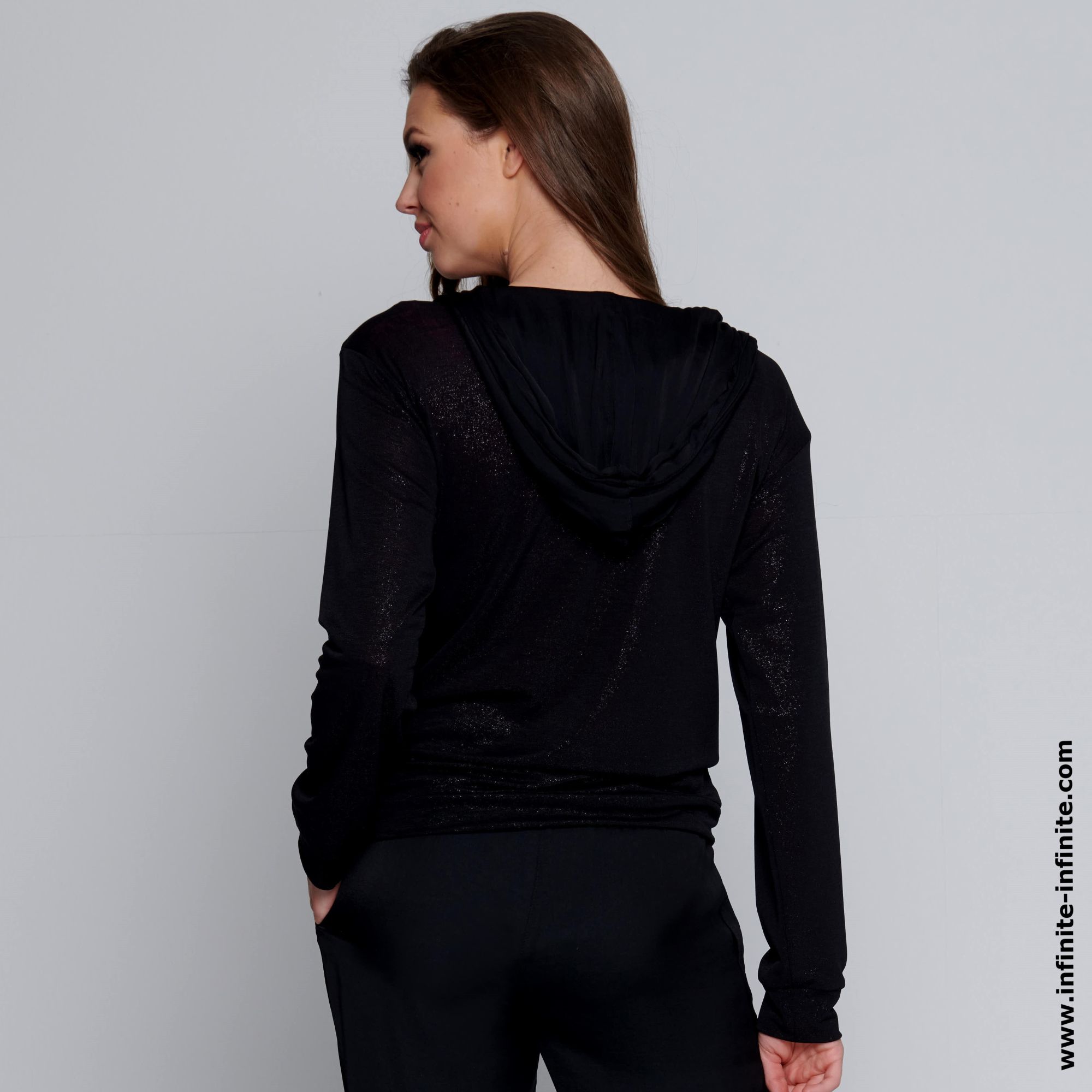 detail 203-438 mikina