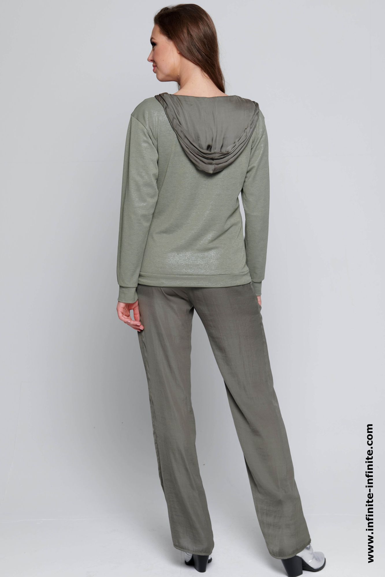 detail 203-438 mikina