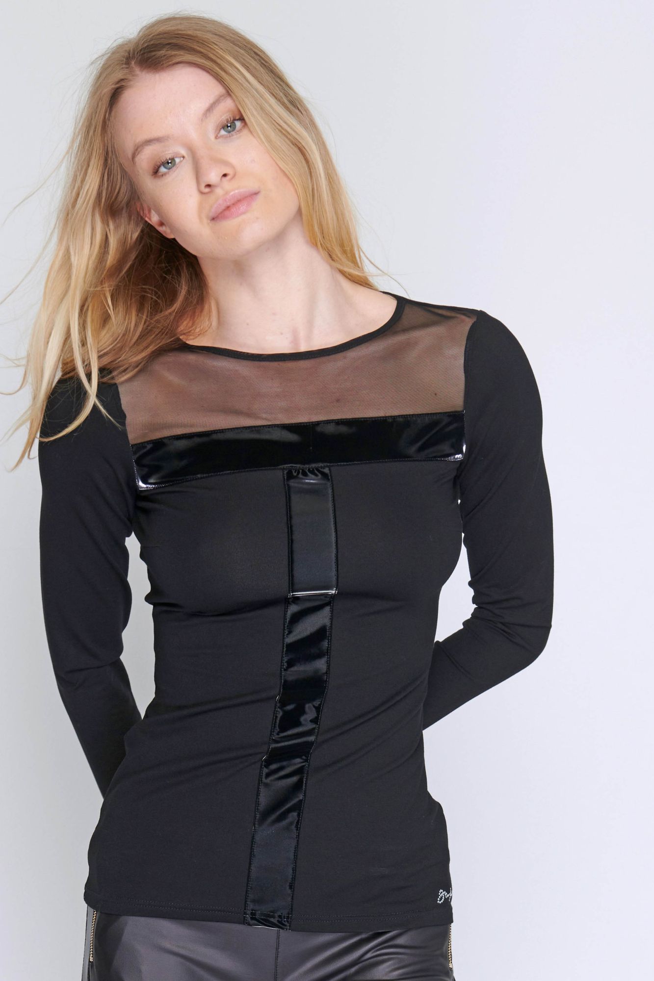 detail 213-501 triko