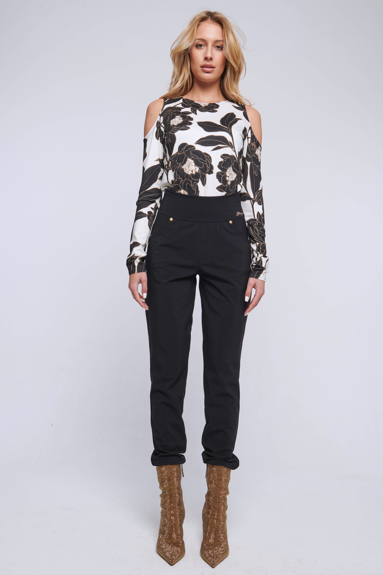 detail 233-630A triko s otvory