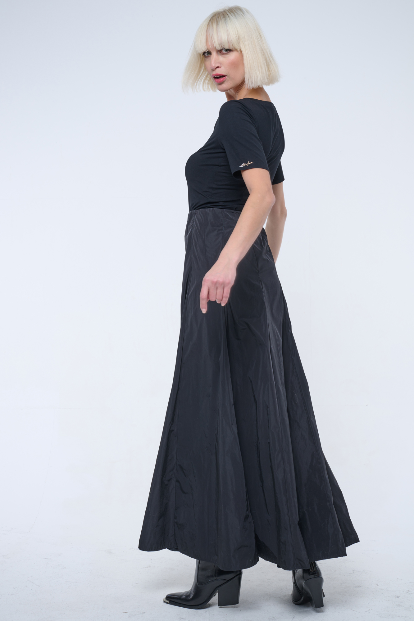 detail 241-656C triko basic do V