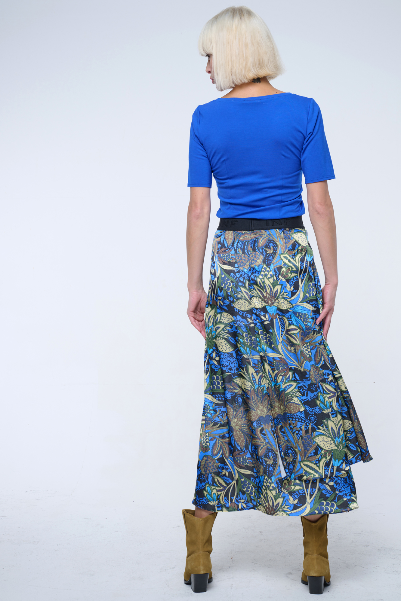 detail 241-656C triko basic do V
