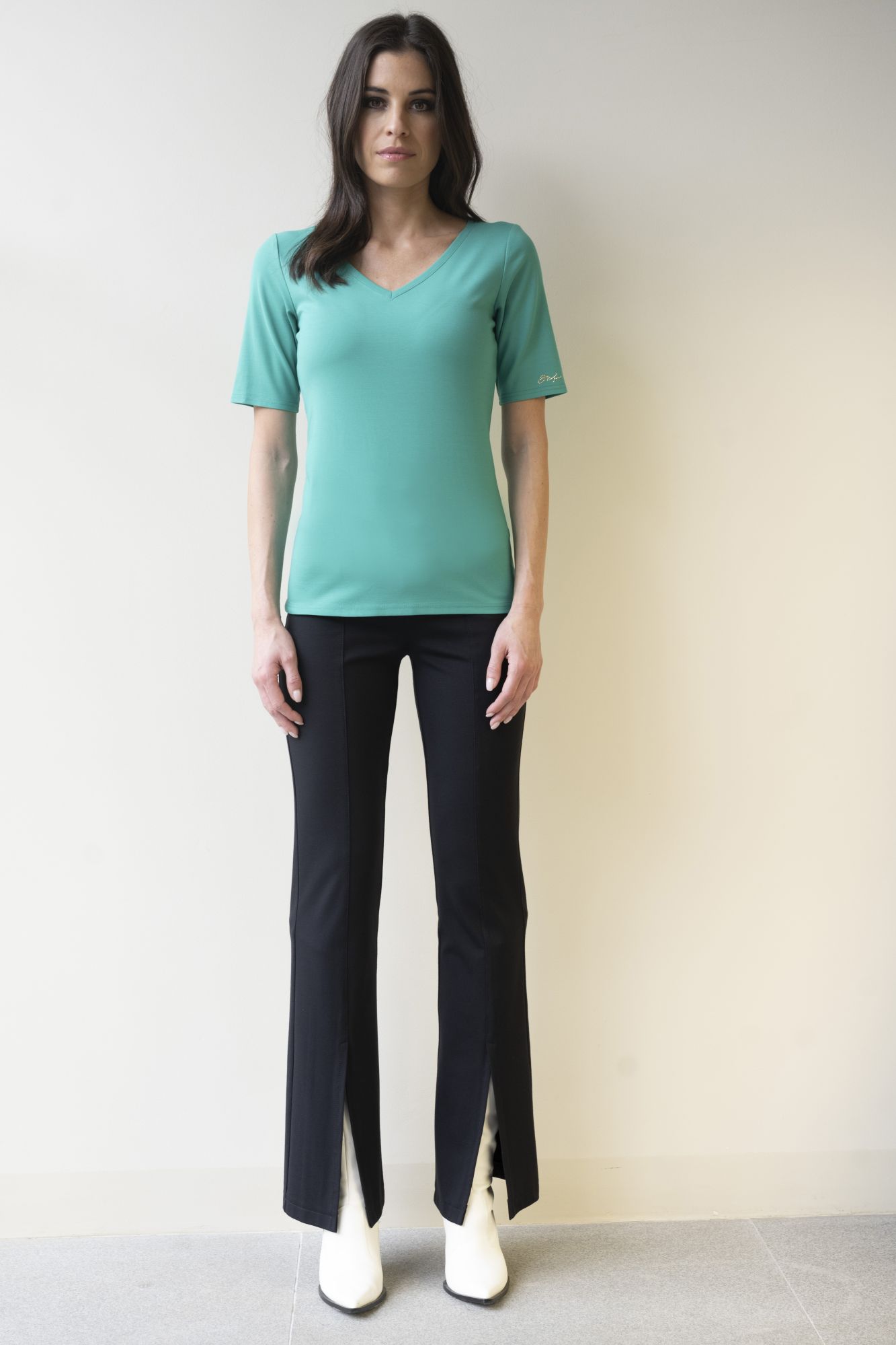 detail 241-656C triko basic do V