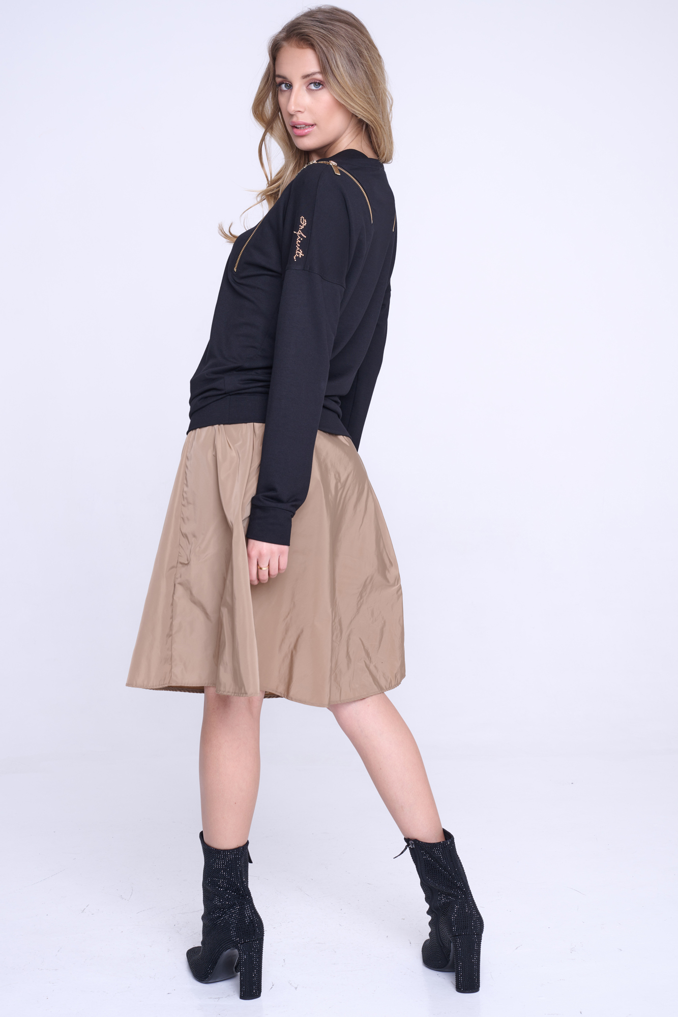 detail 244-703 mikina se zipy