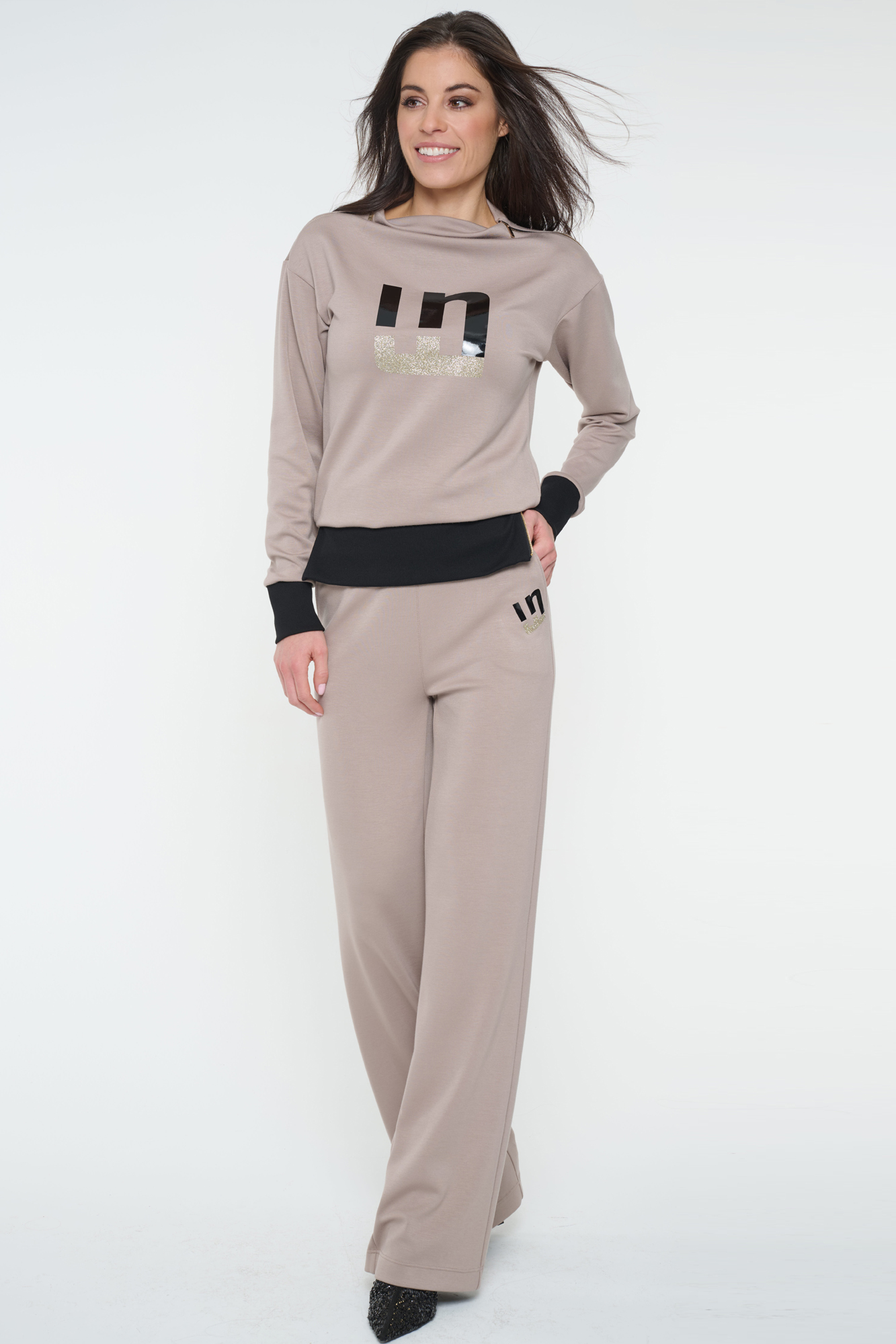 detail 251-714 mikina se zipy