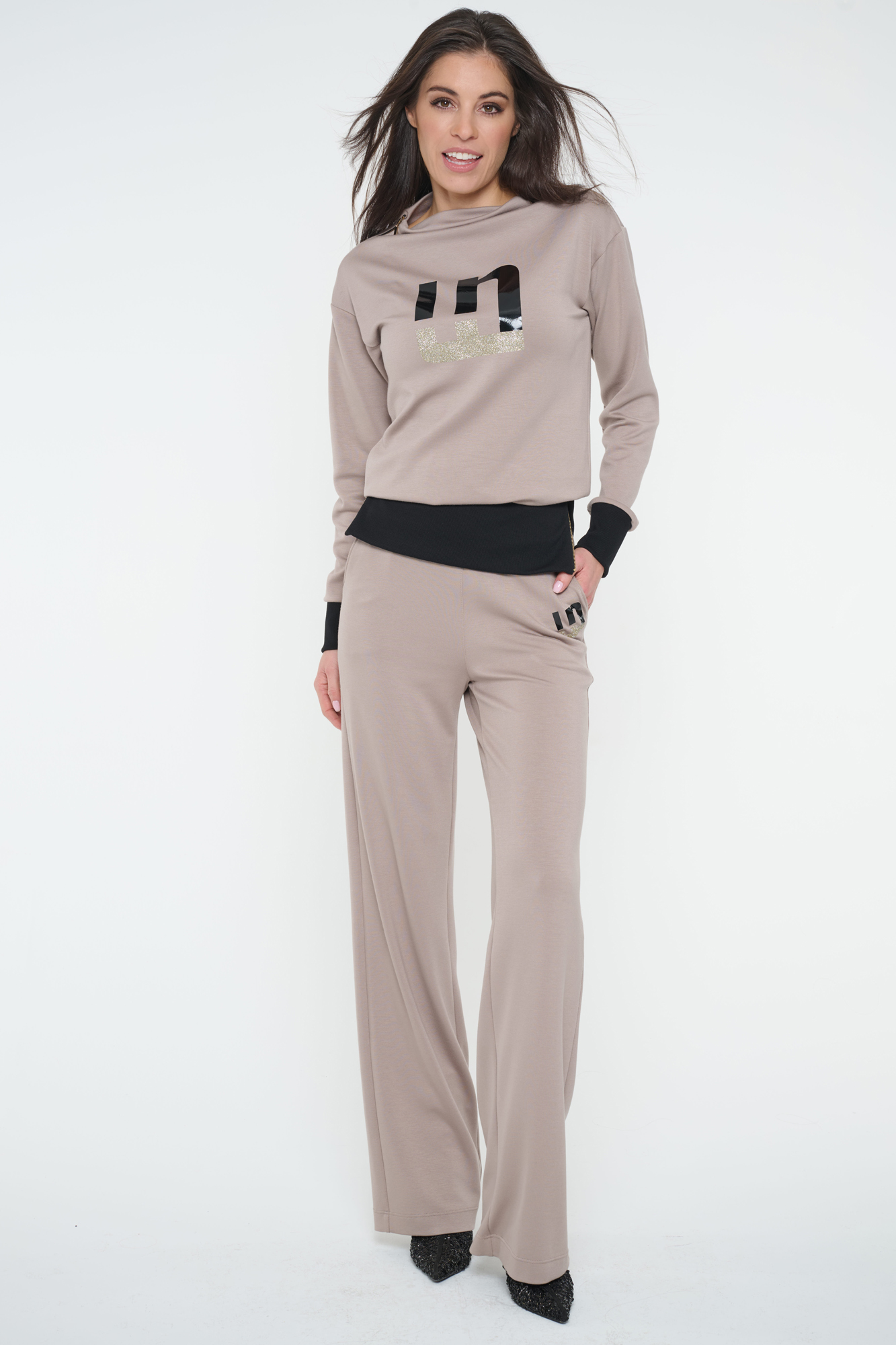detail 251-714 mikina se zipy