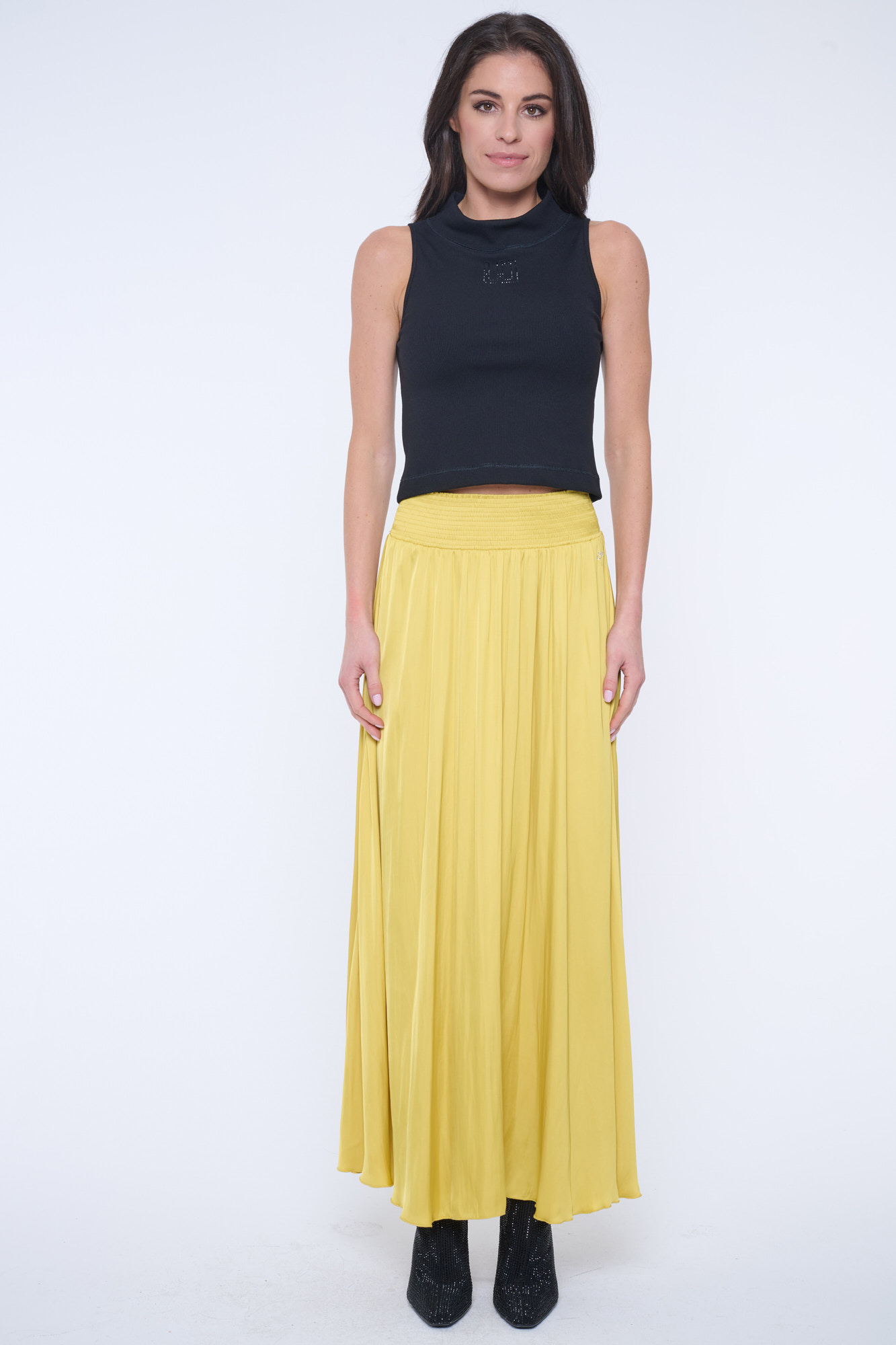 detail 252-727B crop top žebrový