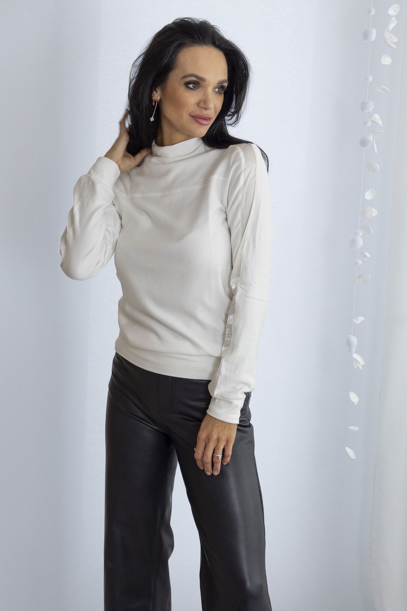 detail 255-700 mikina