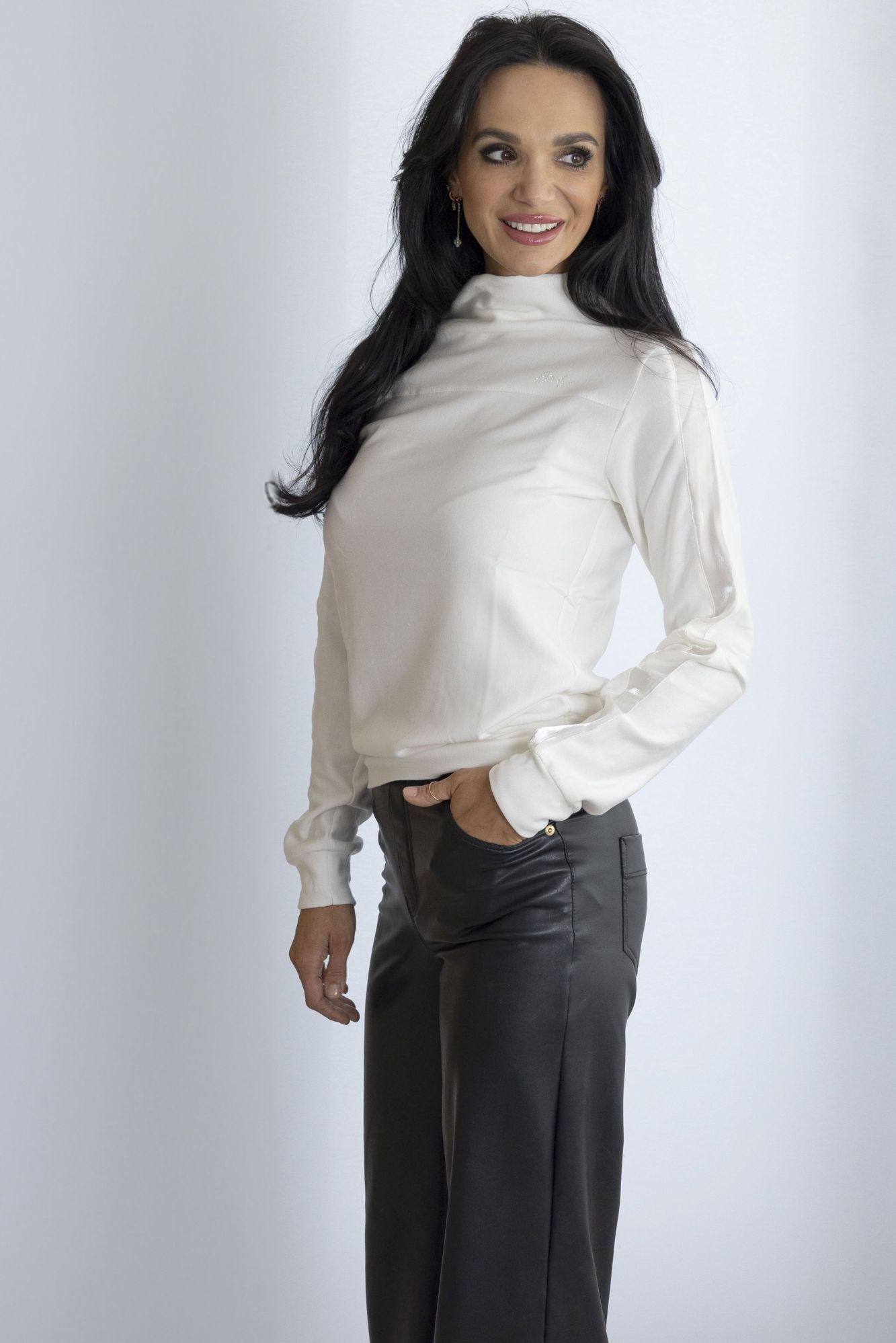 detail 255-700 mikina