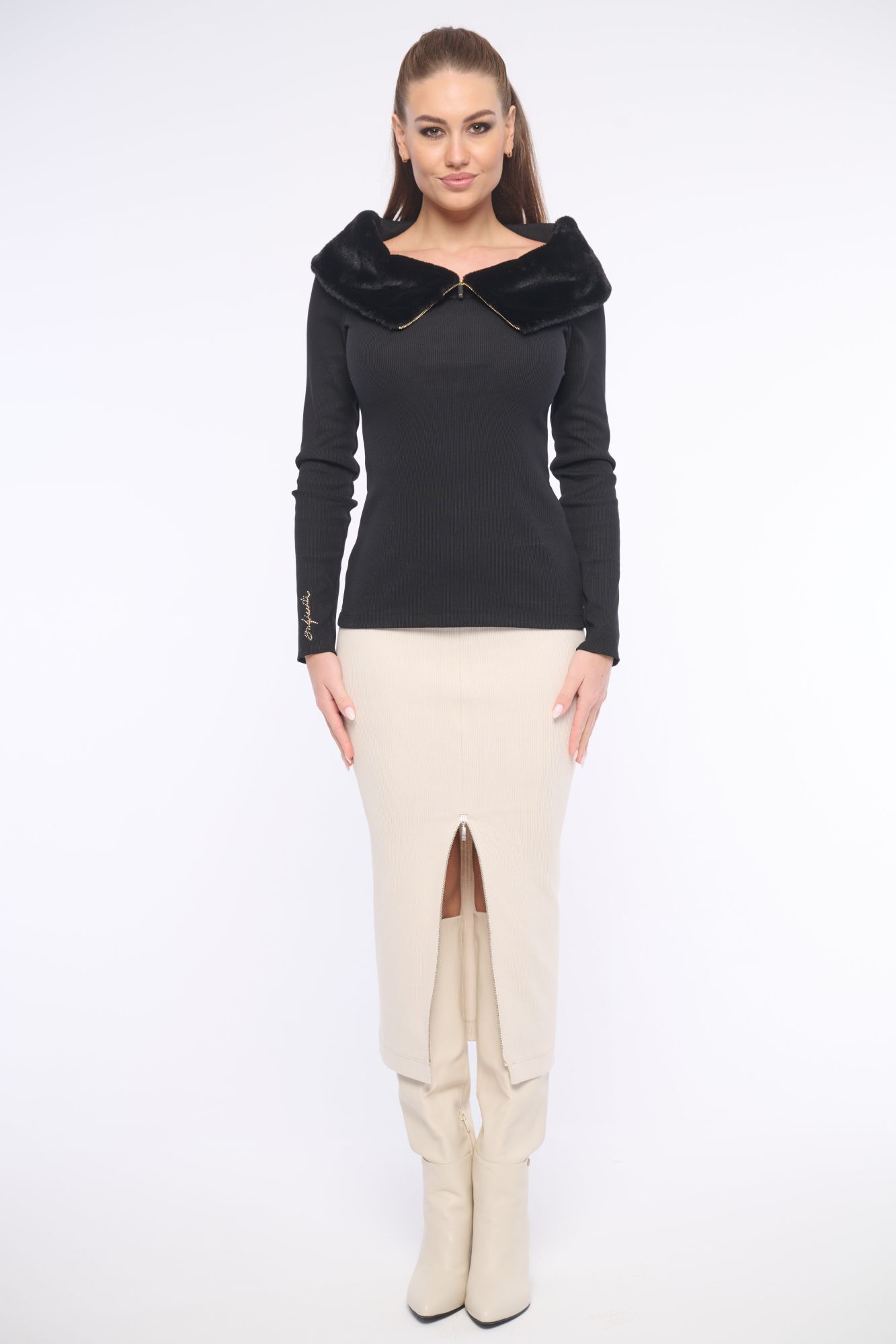 detail 261-776 triko z ramen s kožešinou