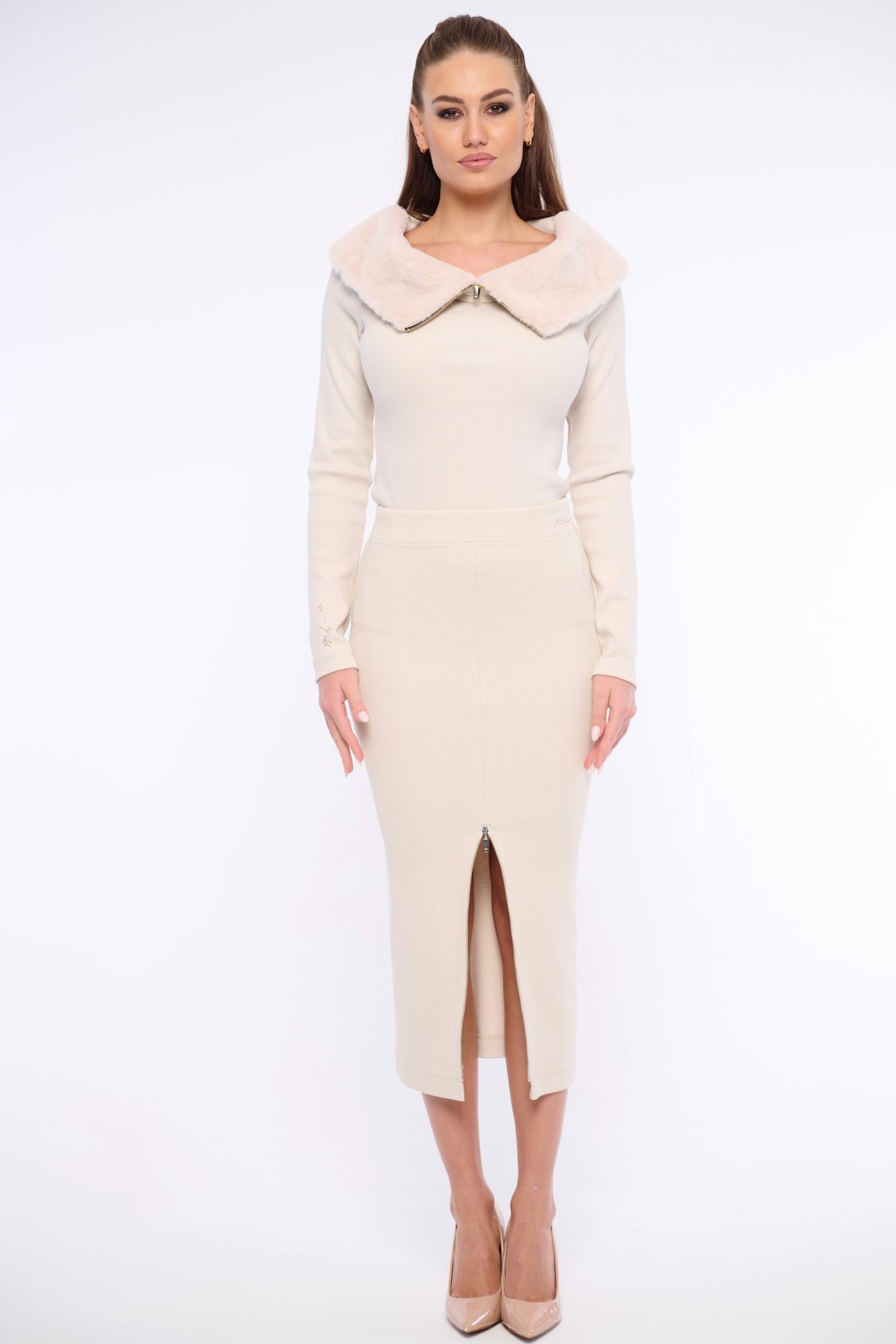 detail 261-776 triko z ramen s kožešinou