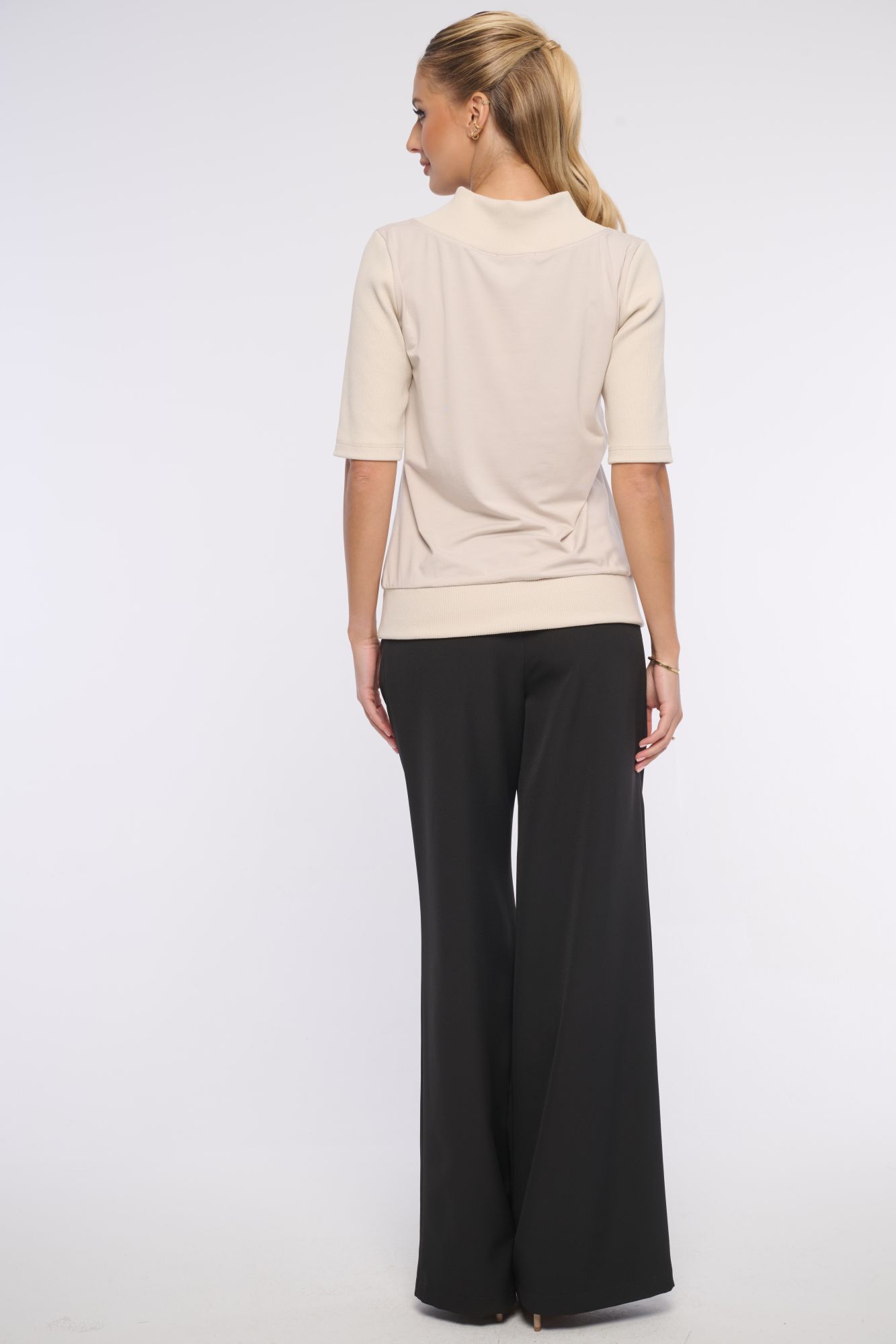 detail 261-779 žebrové triko