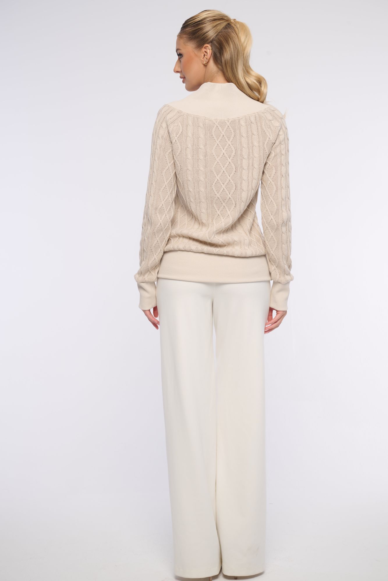 detail 261-782 svetr