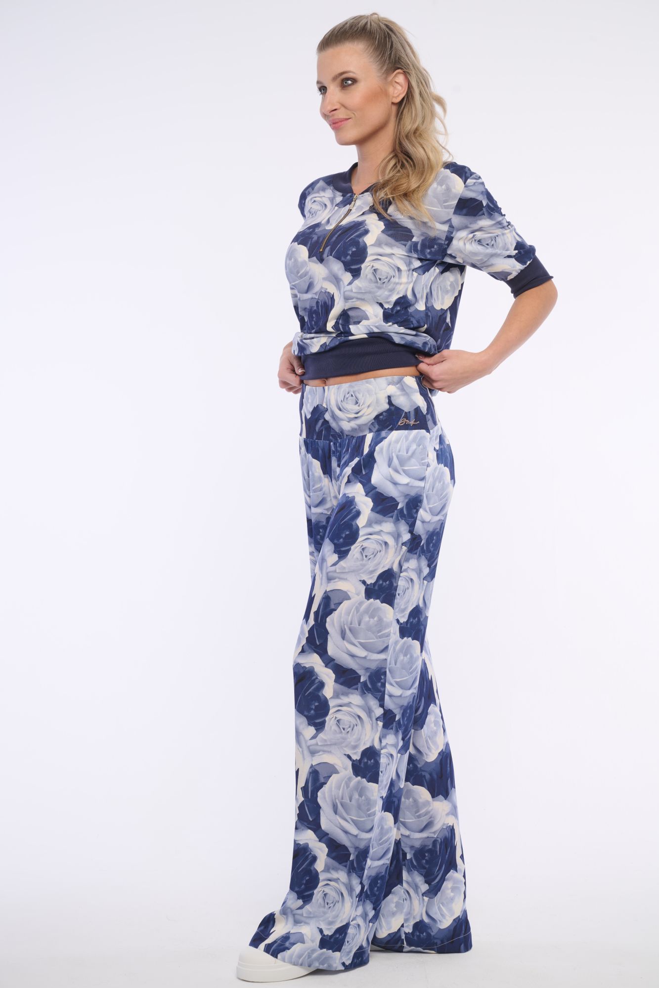 detail 262-789B triko s podkasem