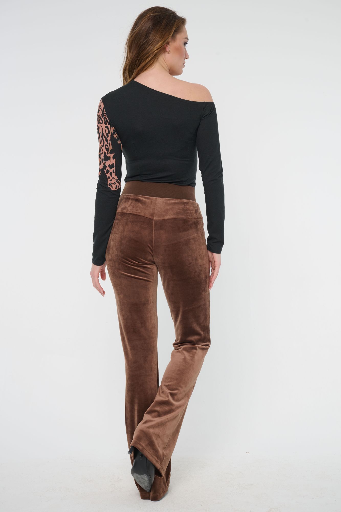detail 263-800A triko asymetrické