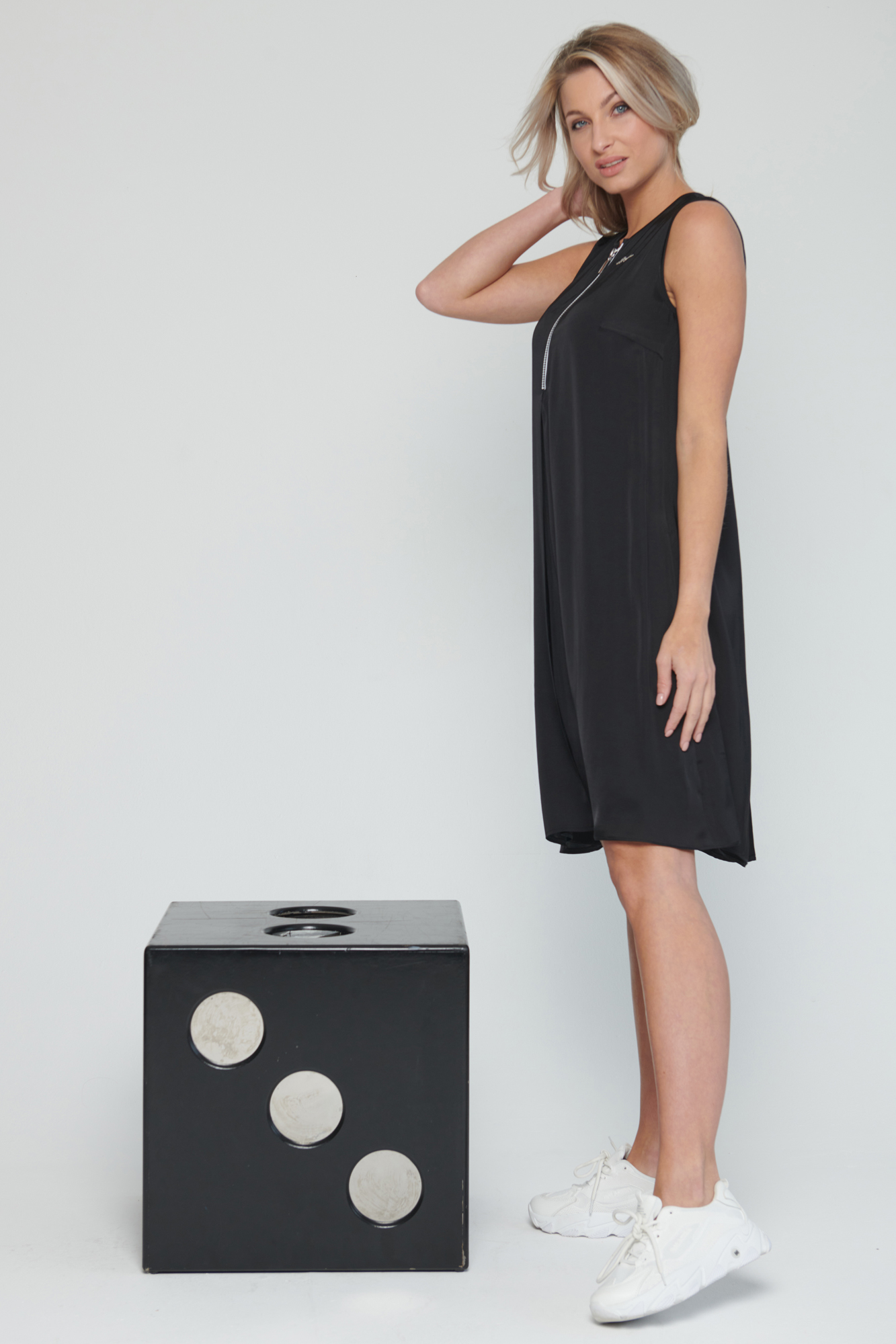 detail 332-393K šaty