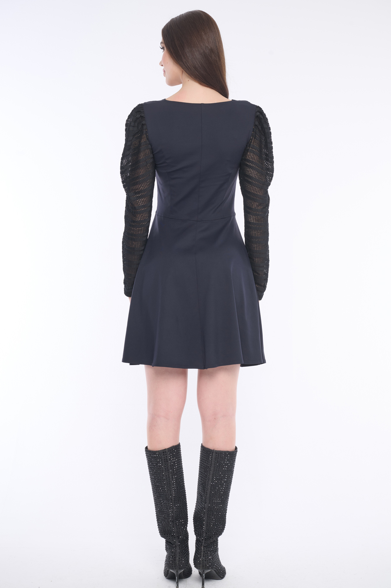 detail 355-585KB koktejlové šaty do 