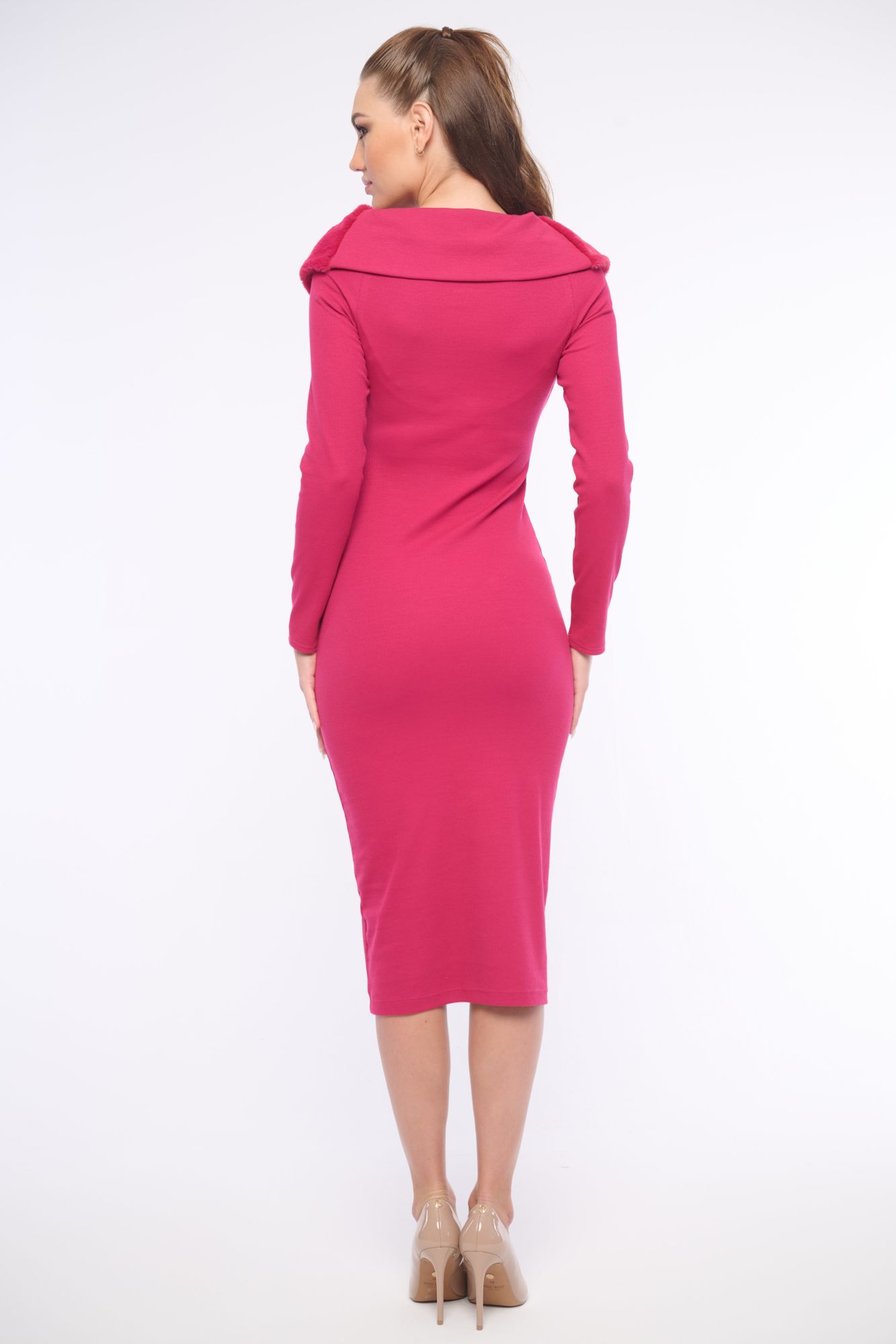 detail 361-587 šaty z ramen s kožešinou