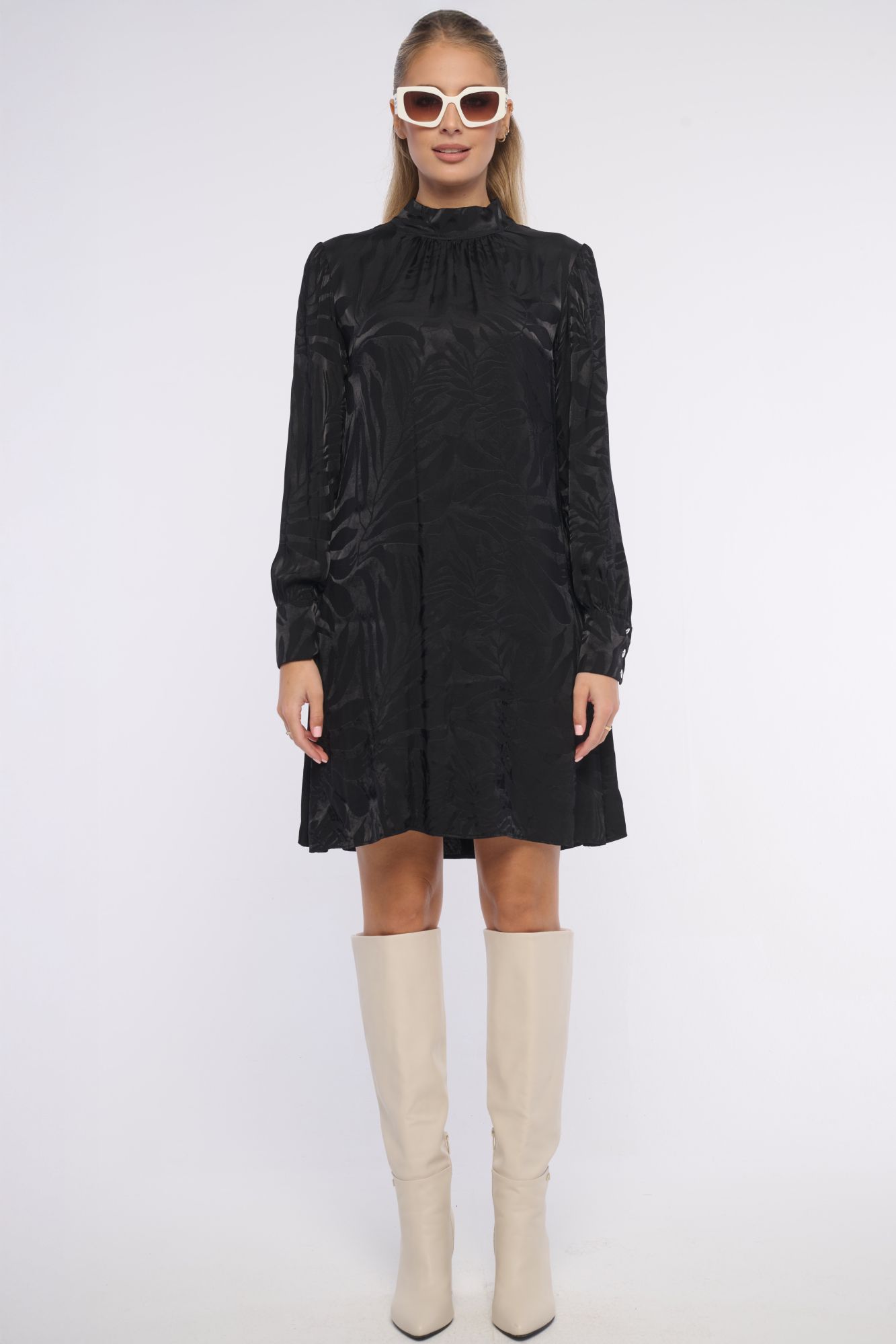 detail 361-596 šaty