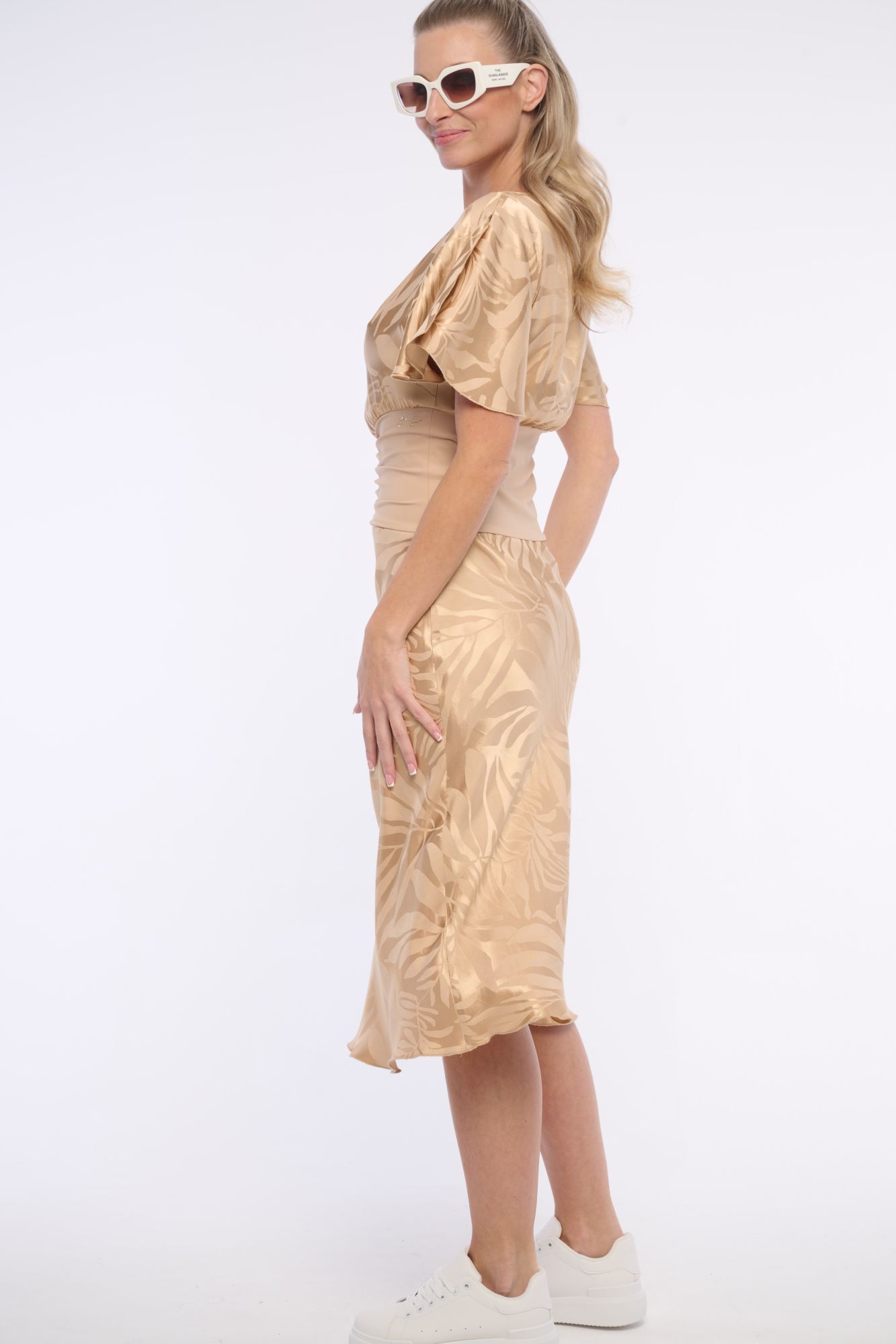 detail 362-602 šaty s náběrem