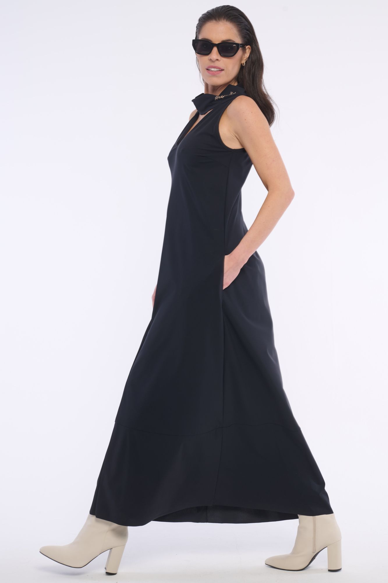 detail 362-615 šaty volné se stojákem