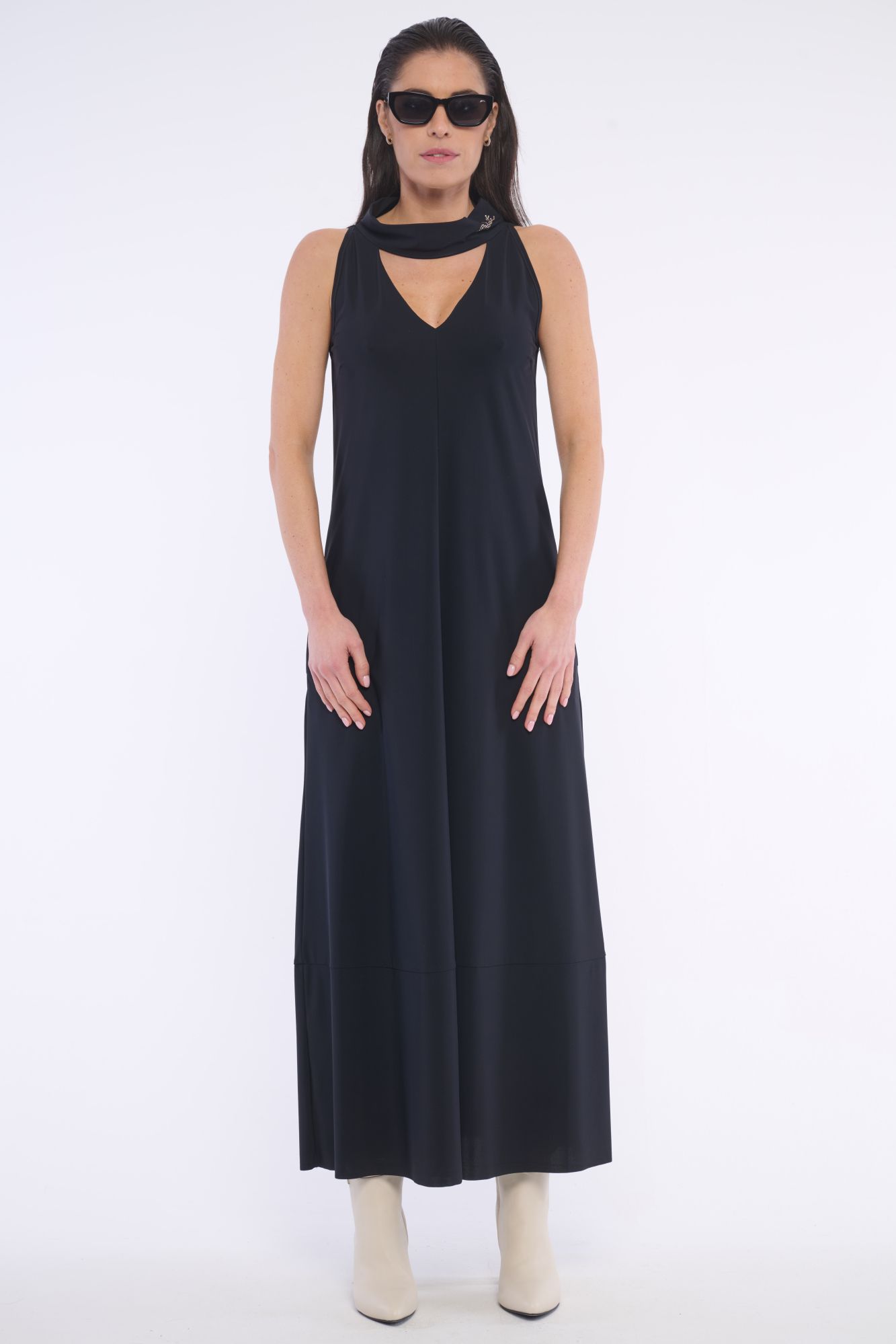 detail 362-615 šaty volné se stojákem