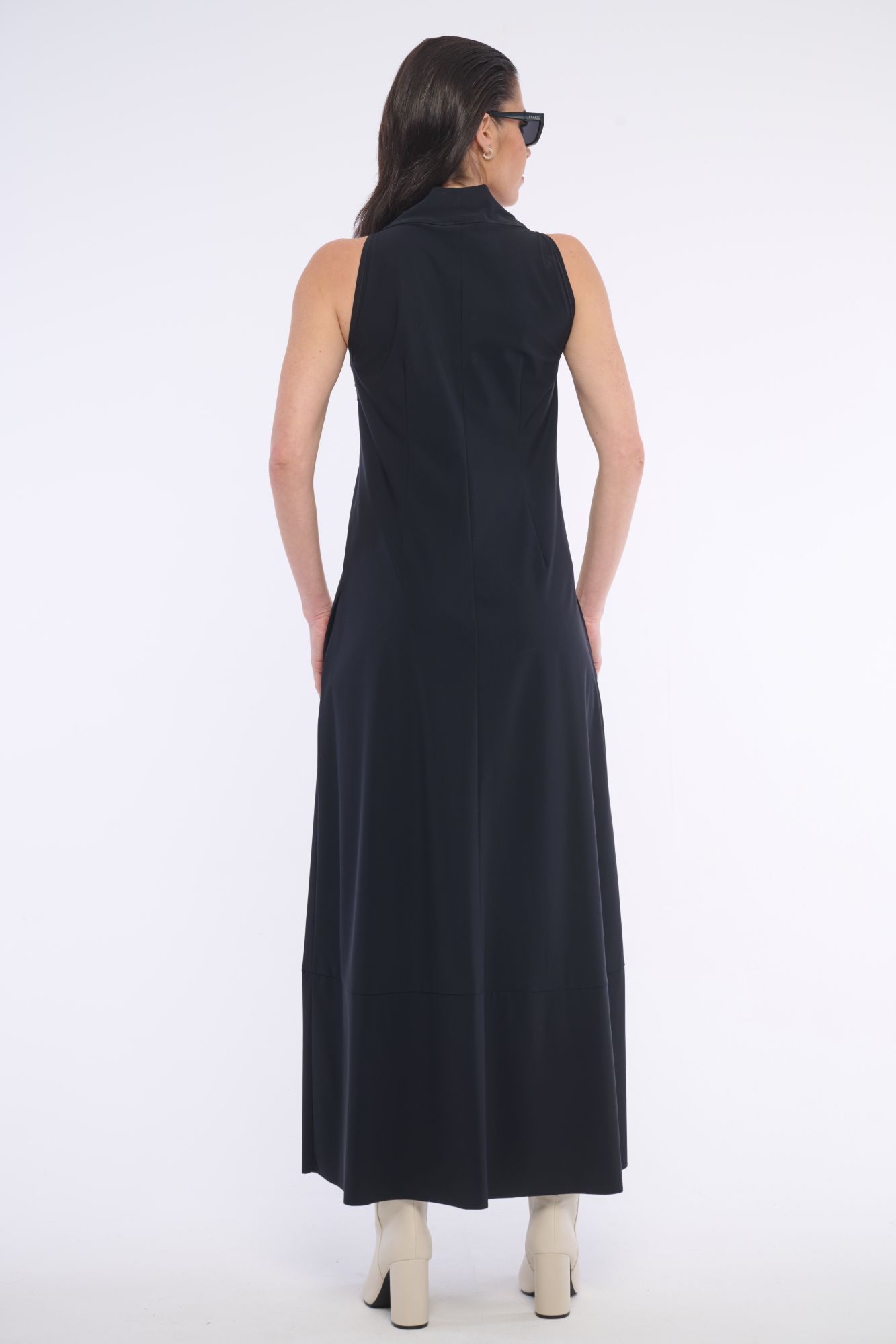 detail 362-615 šaty volné se stojákem