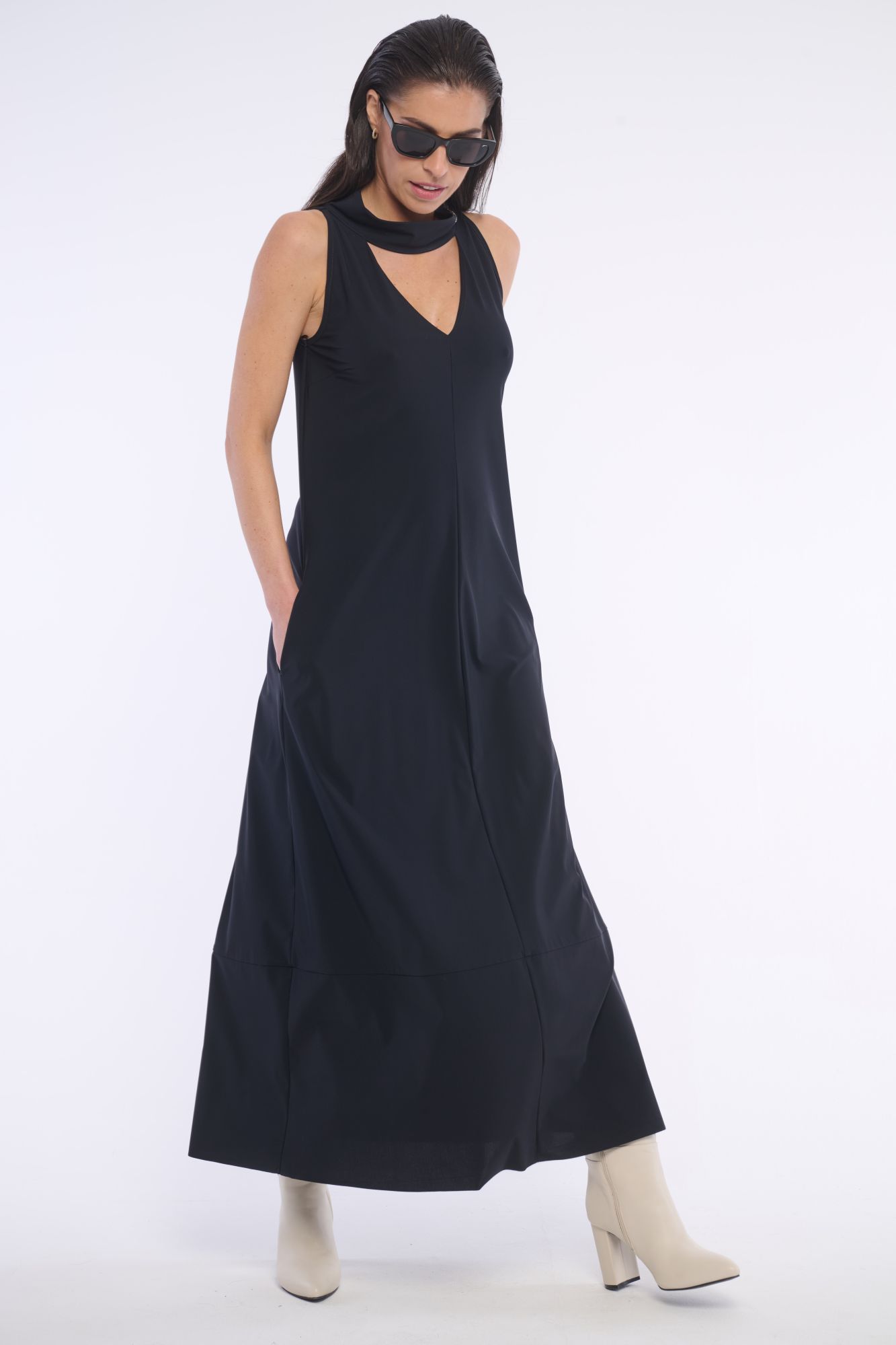 detail 362-615 šaty volné se stojákem