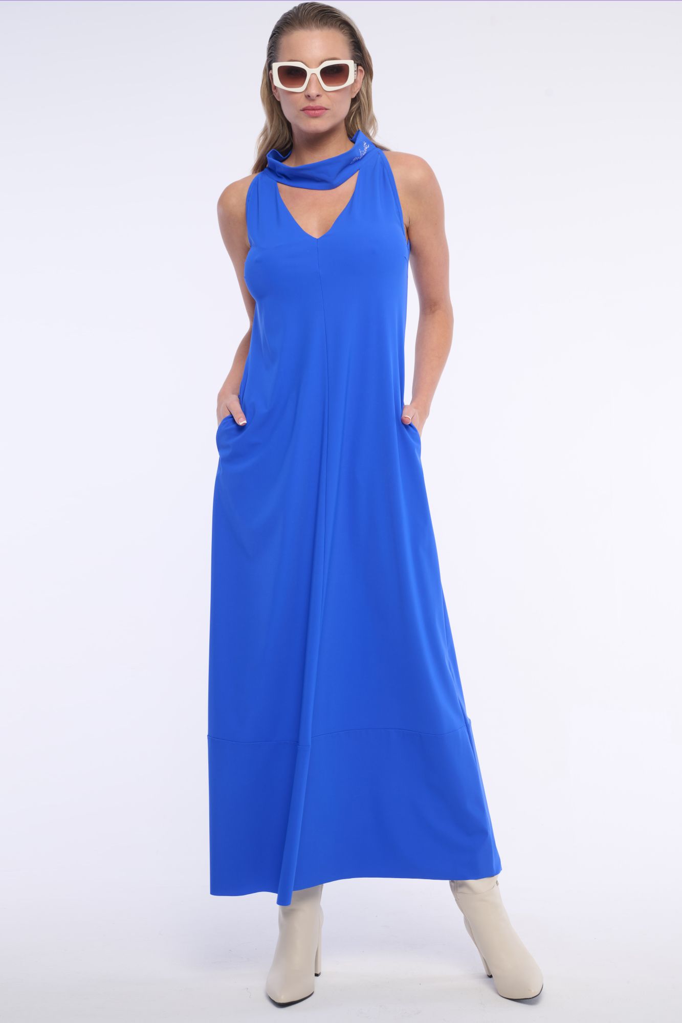 detail 362-615 šaty volné se stojákem