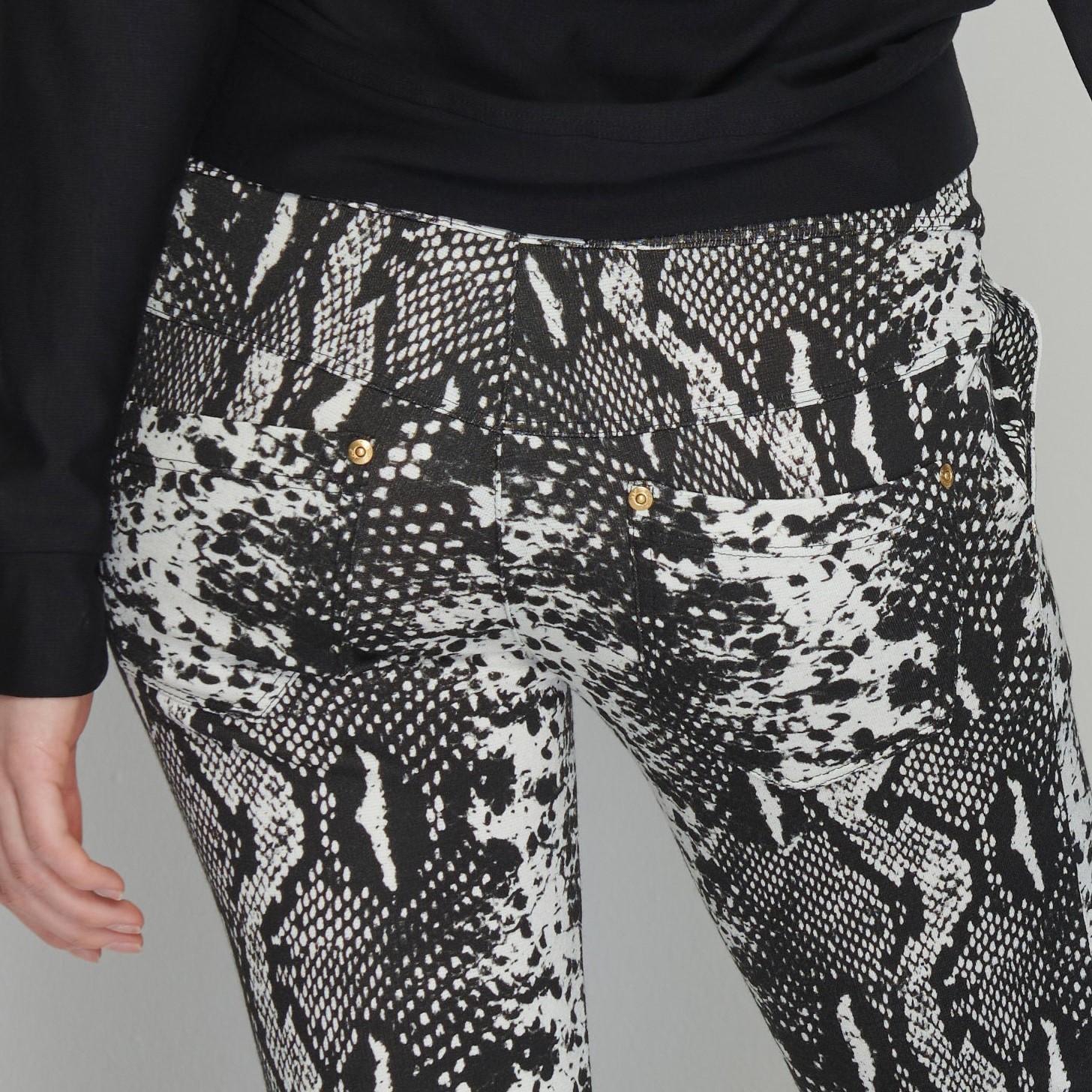 detail 414-683A tepláky