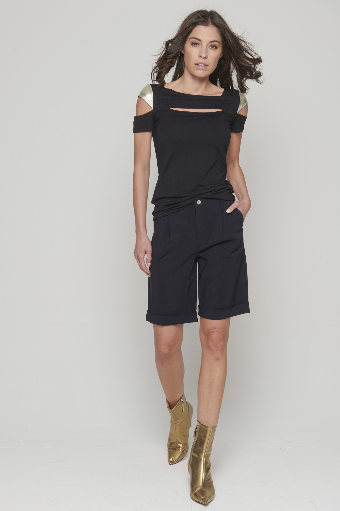 detail 422-697 bermudy