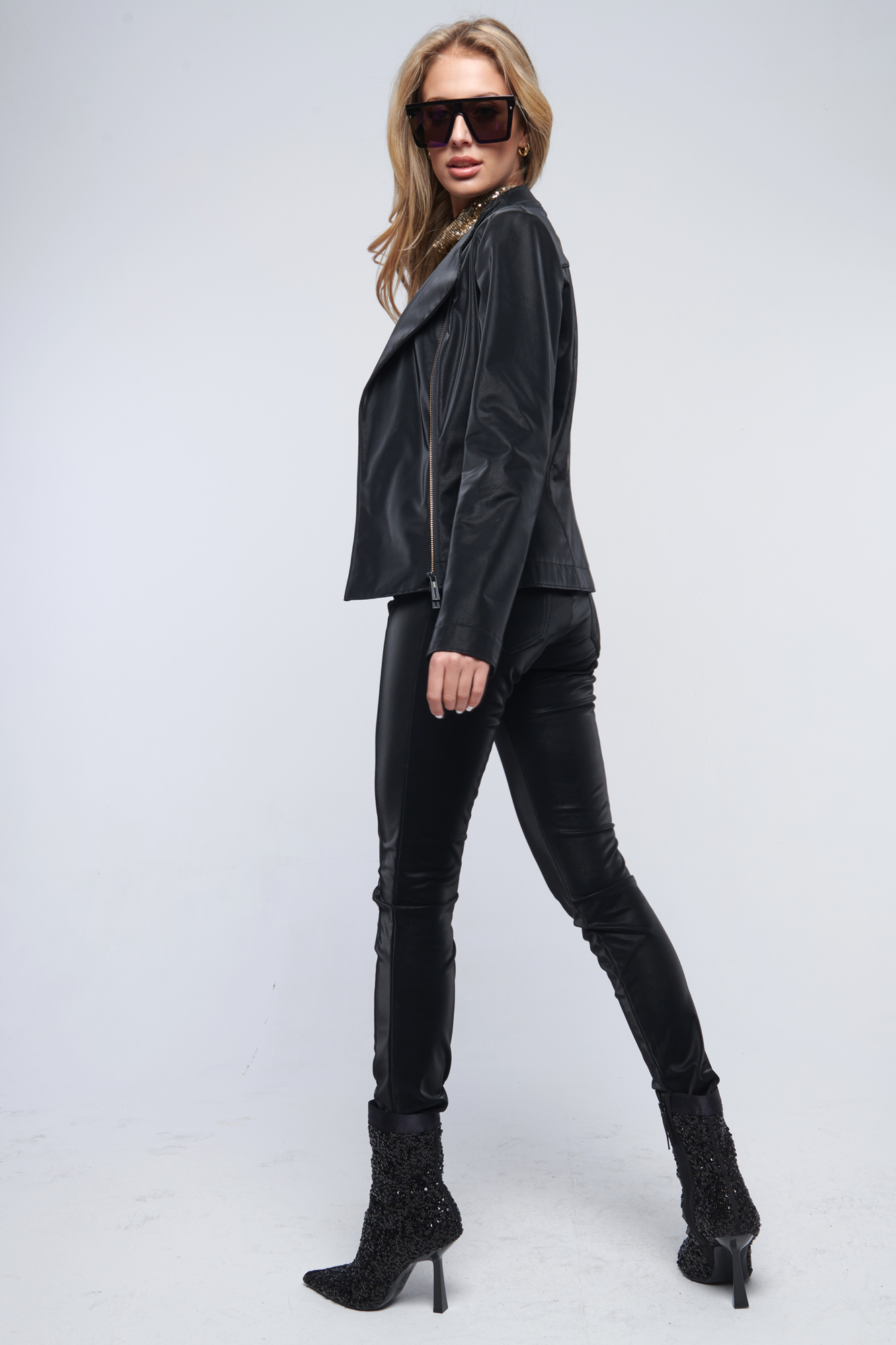 detail 434-737B leginy