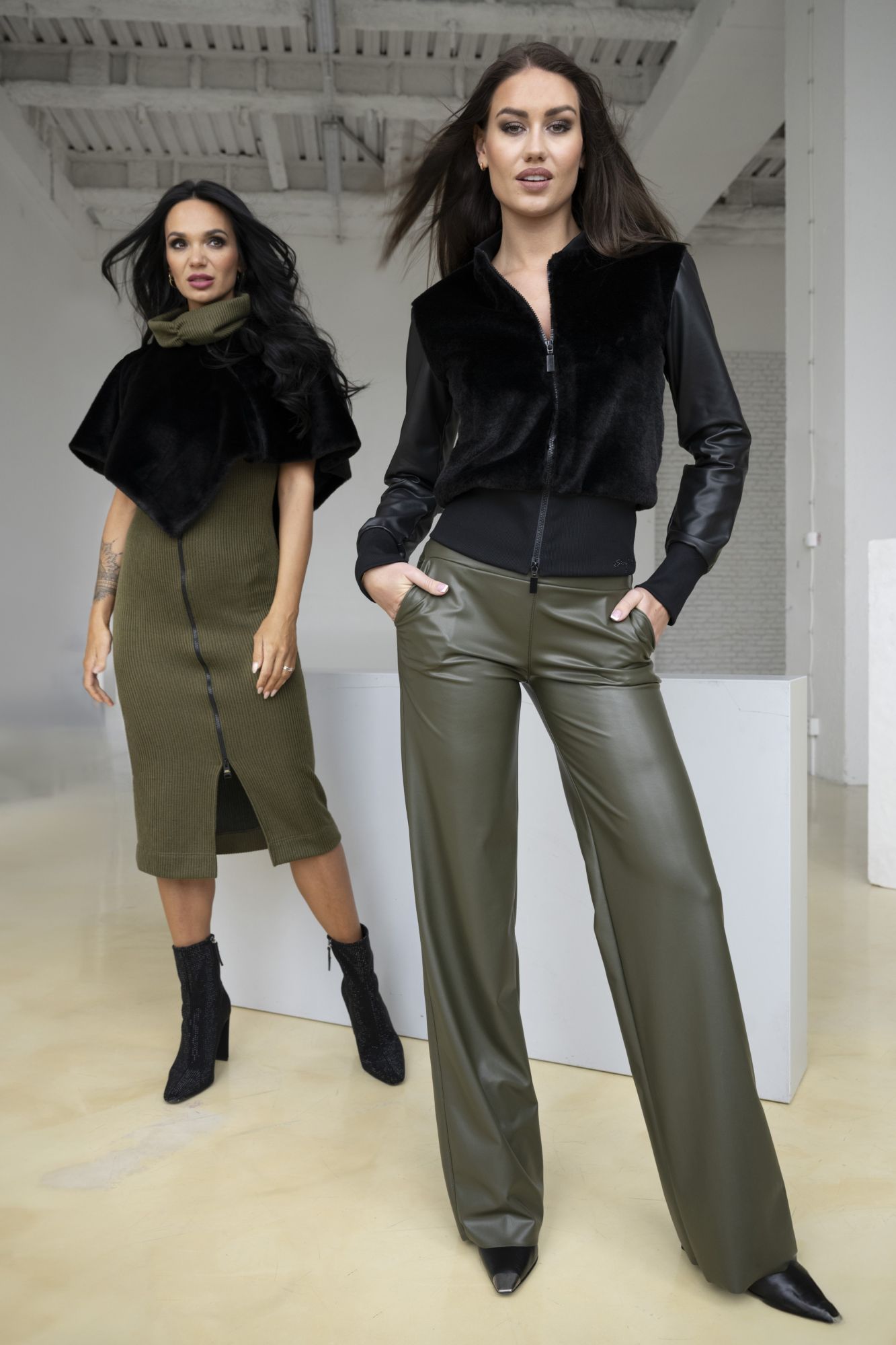 detail 454-789B kalhoty volné