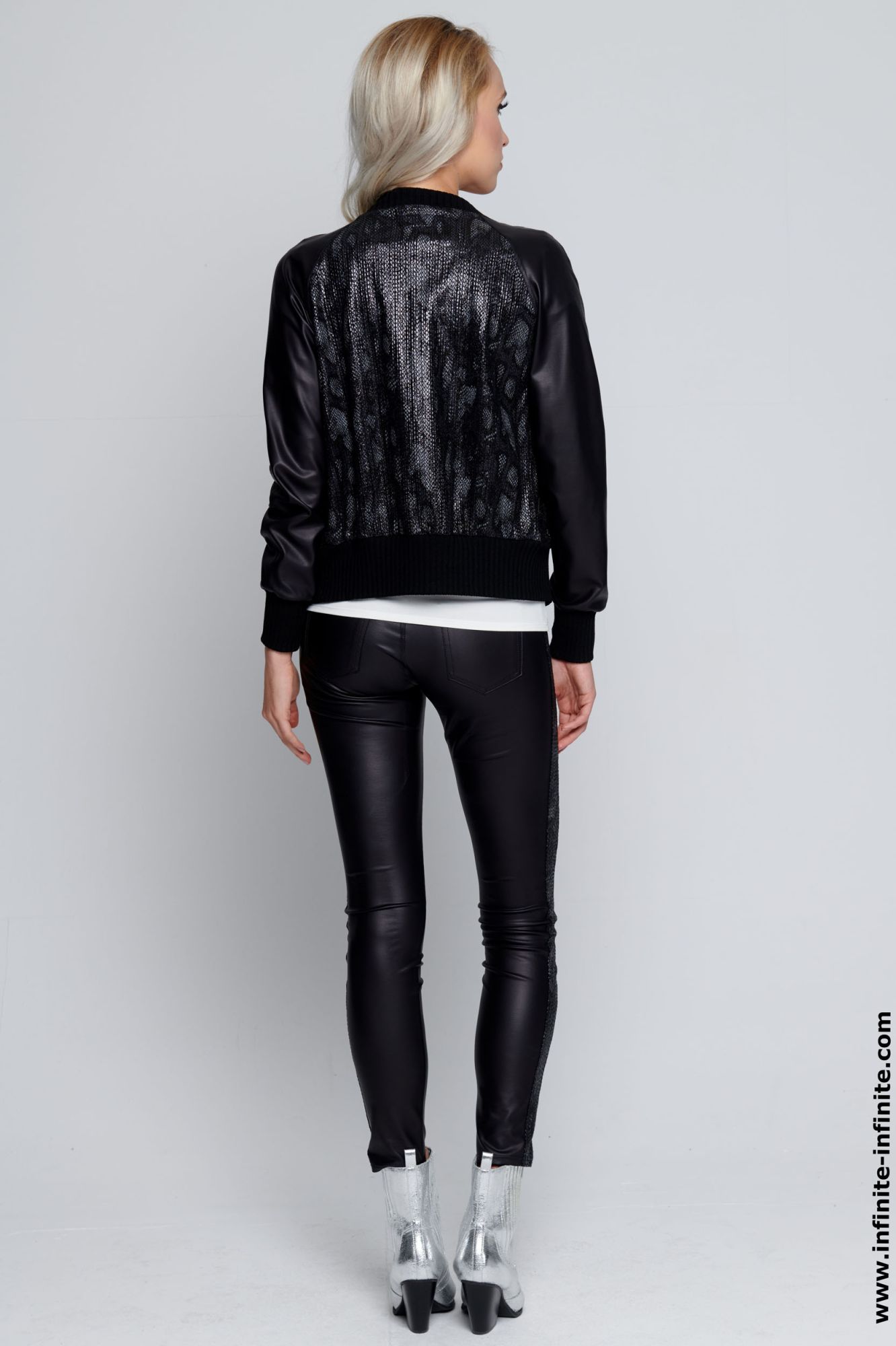 detail 503-407 bomber