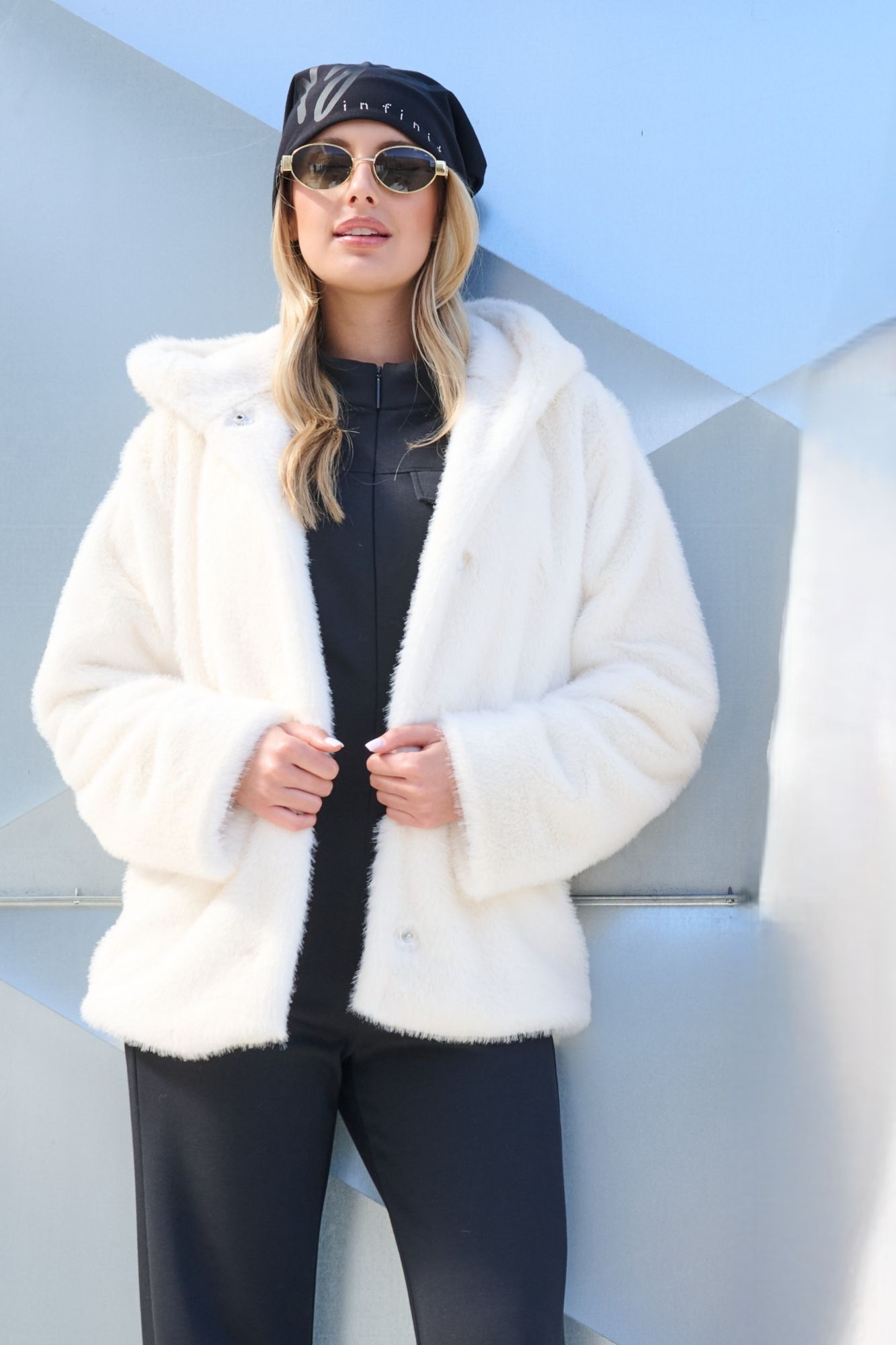 detail 654-281K kožíšek s kapucí