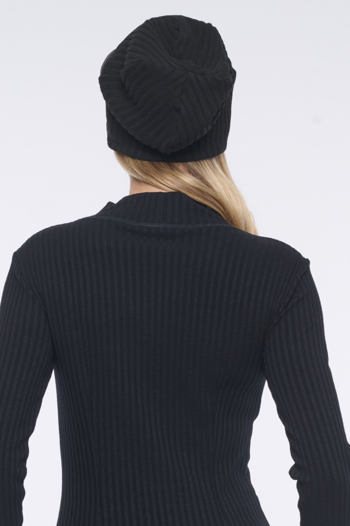 detail 953-140 čepice