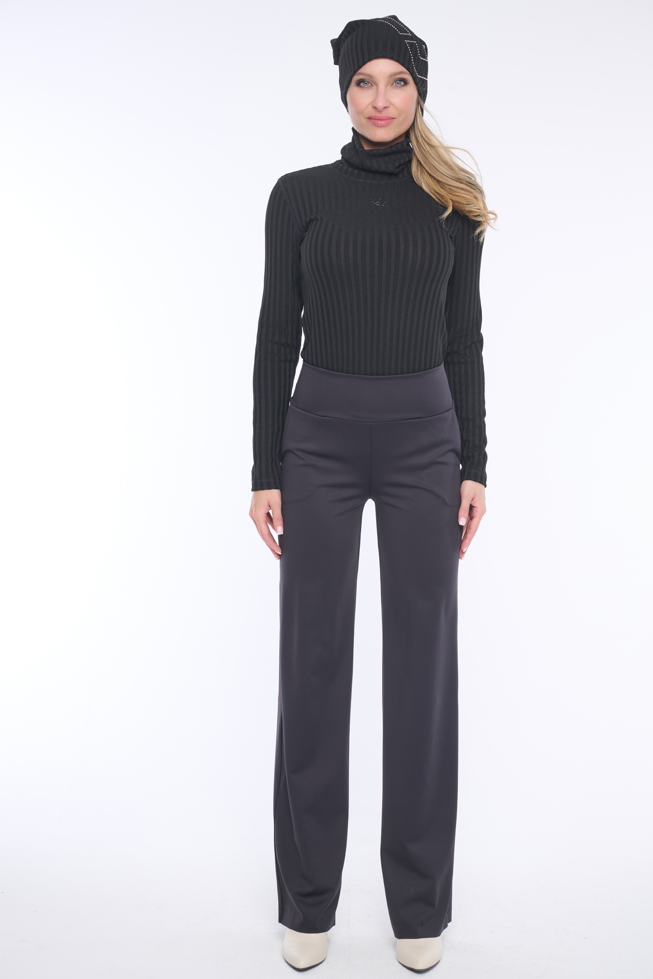 detail 954-143 čepice žebro s logem