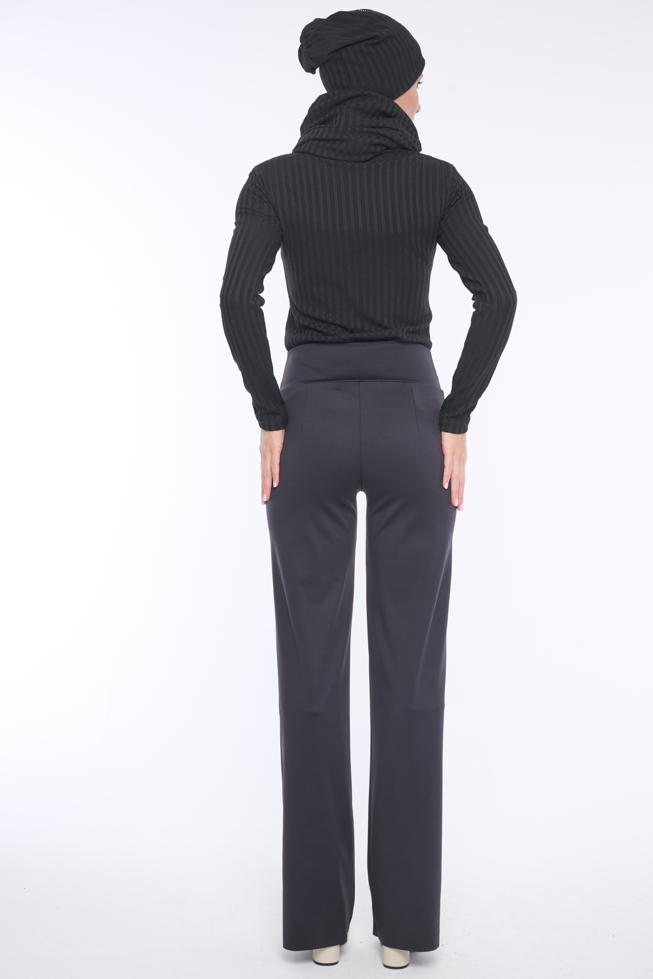 detail 954-143 čepice žebro s logem