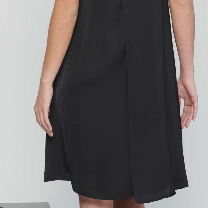 detail 332-393K šaty